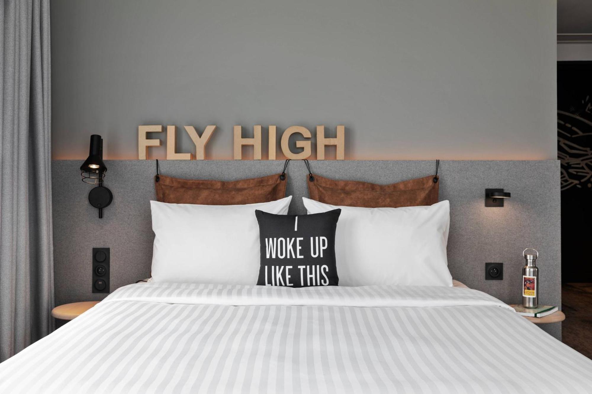 Moxy Biggy Larger Guest room 1 Queen