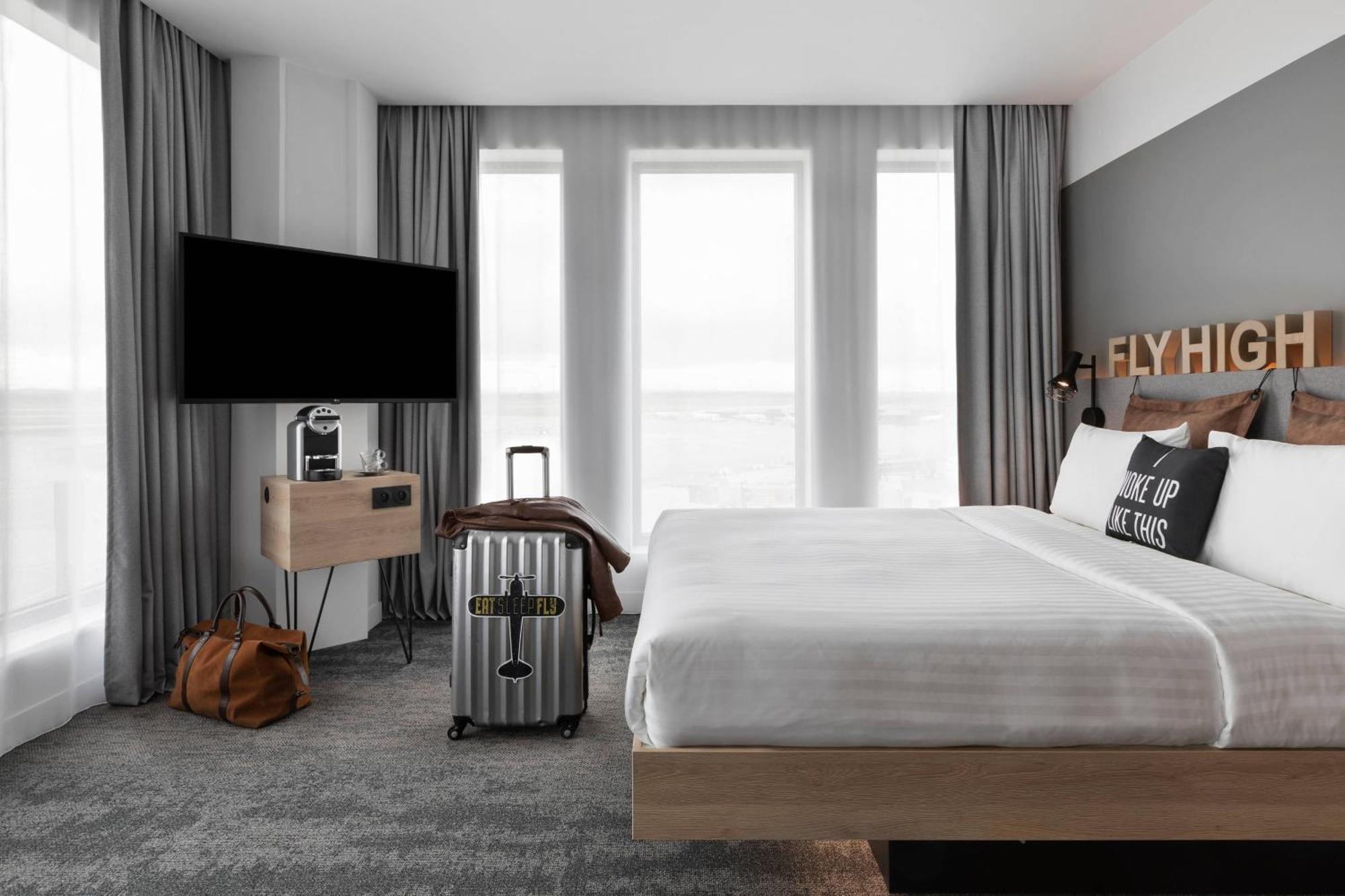 Moxy Biggy Larger Guest room 1 Queen