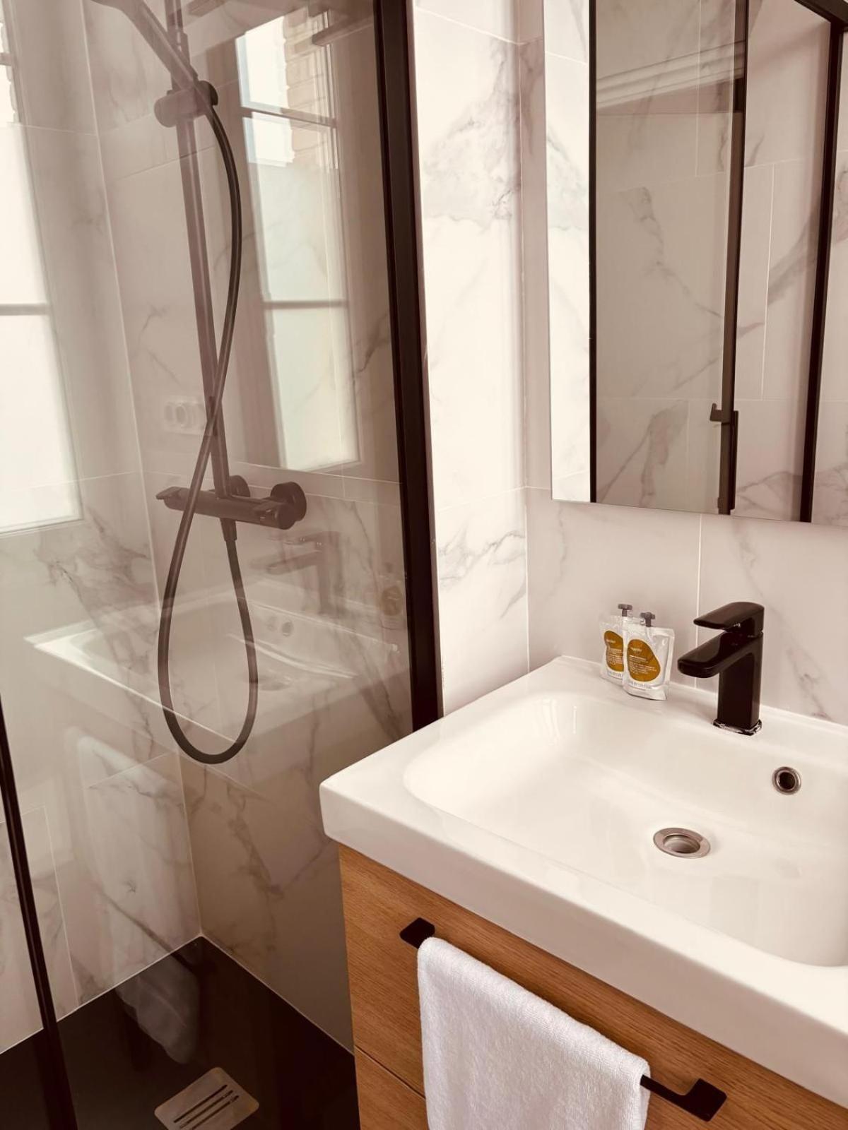 Double Room Private Bathroom
