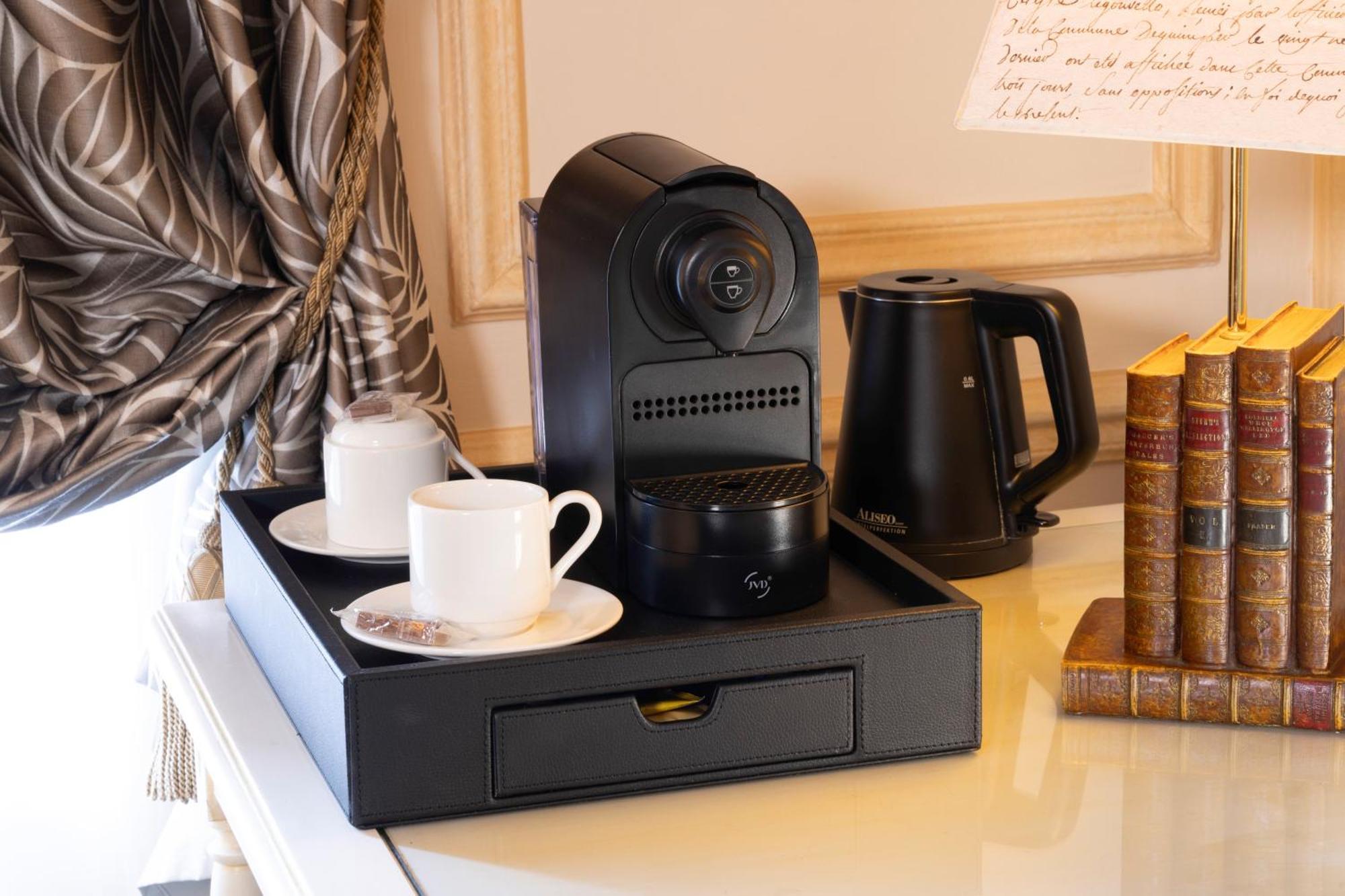 Apartment Kitchenette