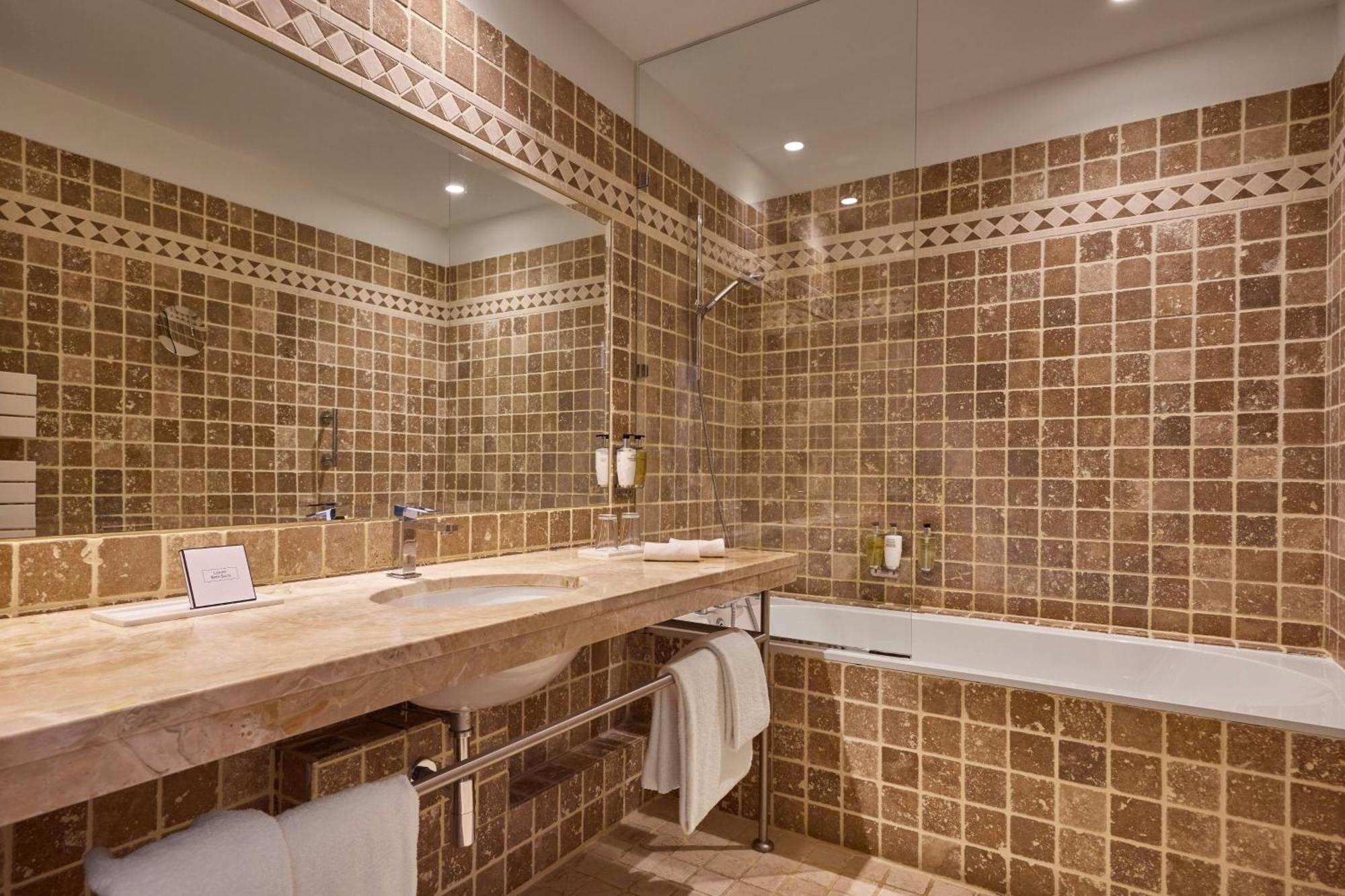 PRIVILEGE Guest room 2 Twin or Single Beds City view