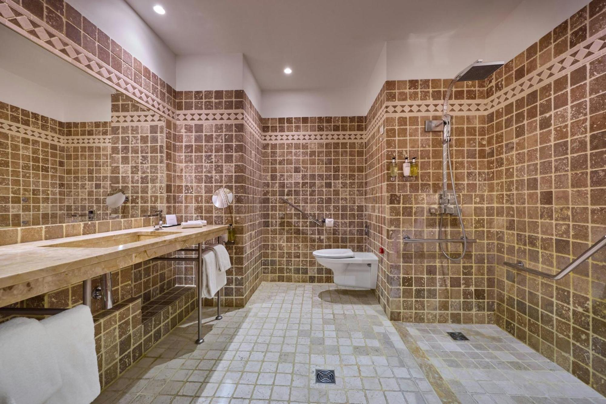 PRIVILEGE Guest room 2 Twin or Single Beds City view