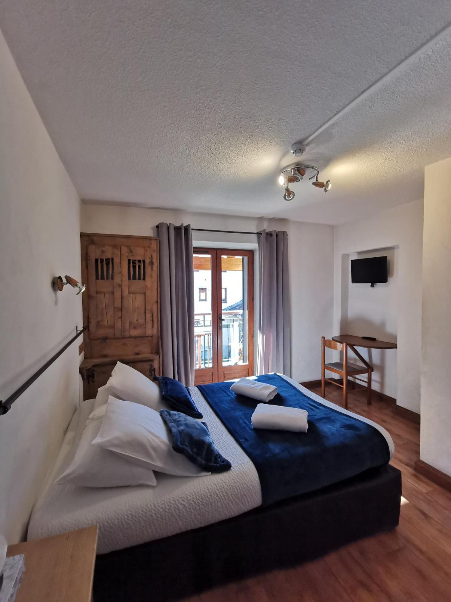 Double Room Private Bathroom
