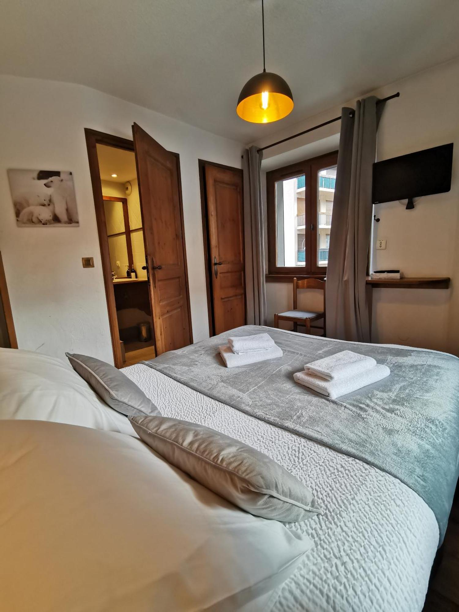 Double Room Private Bathroom
