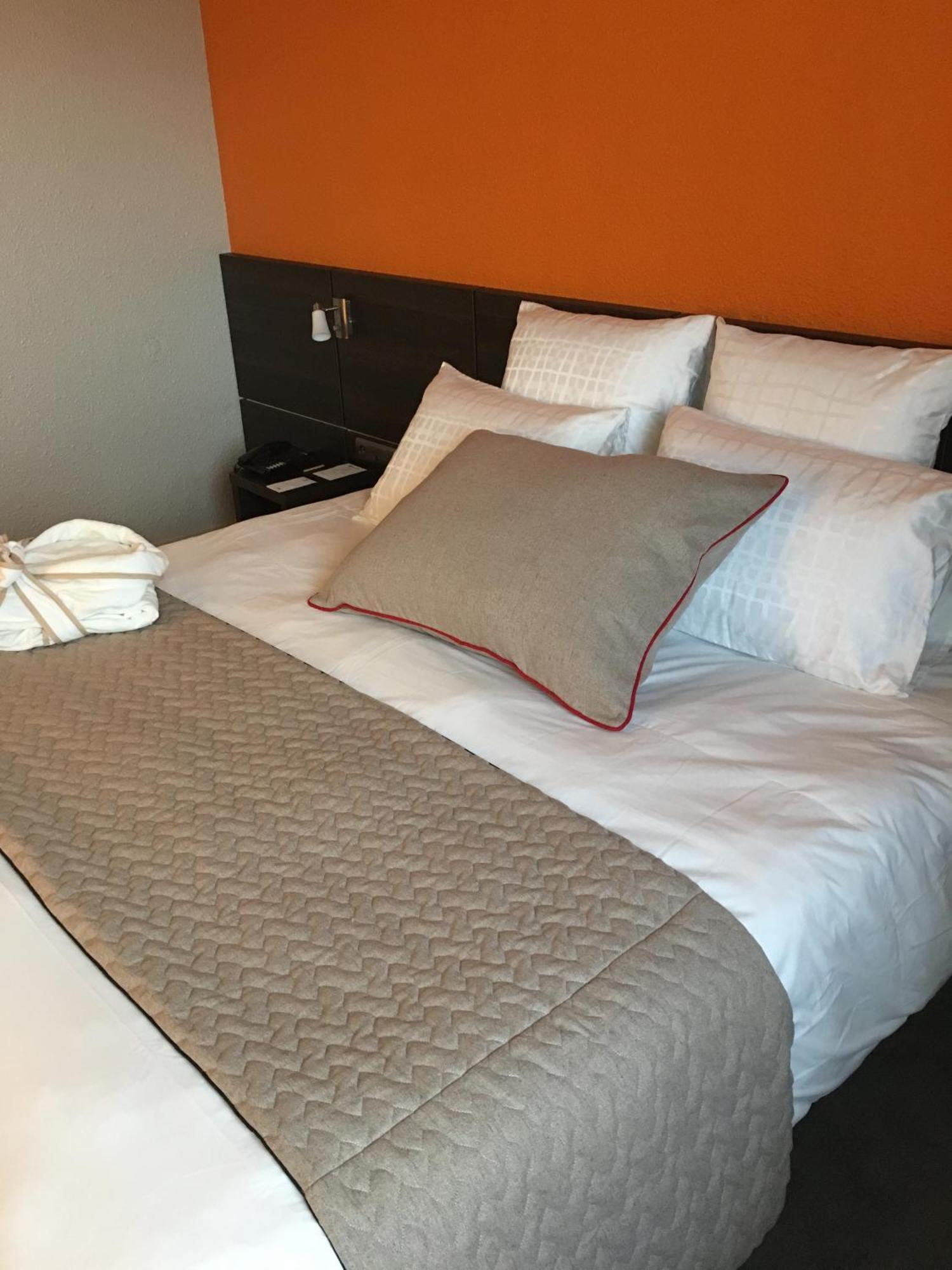 Standard Queen Room