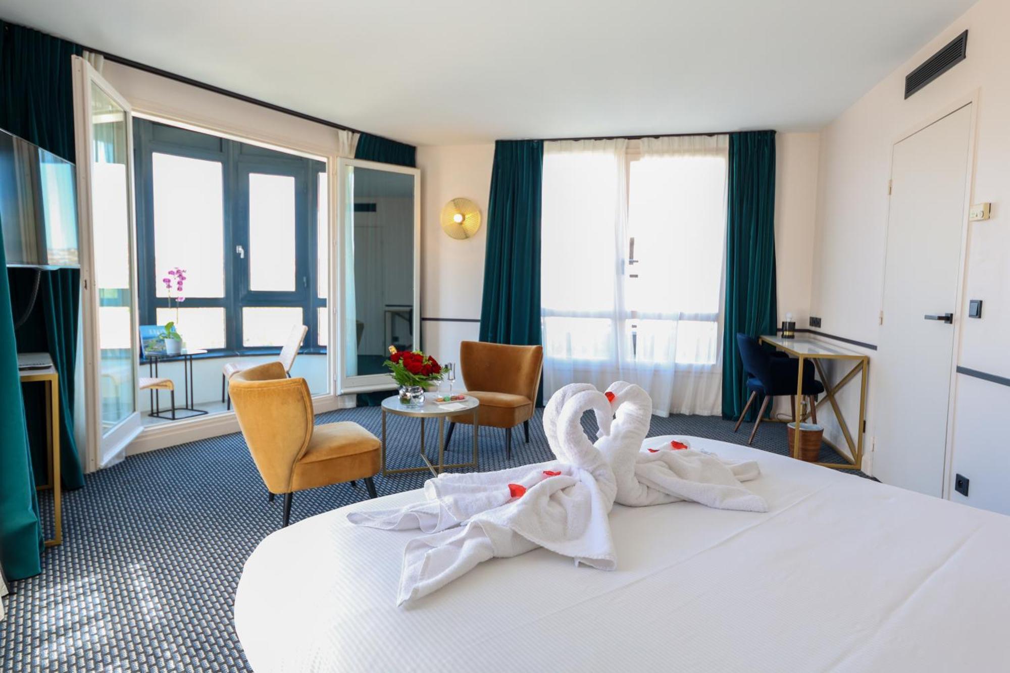 Queen Suite Panoramic View