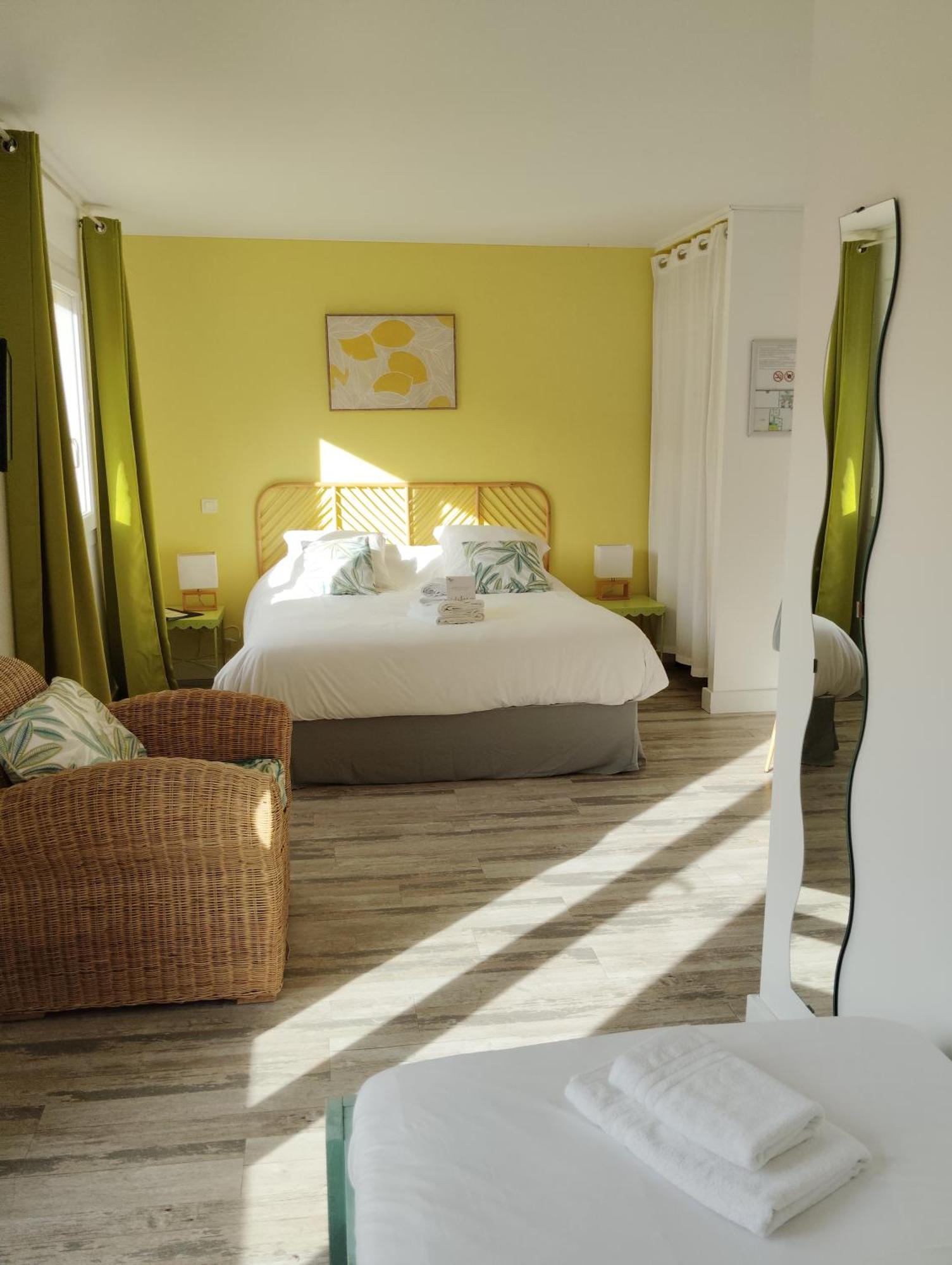 Triple Room Road Side