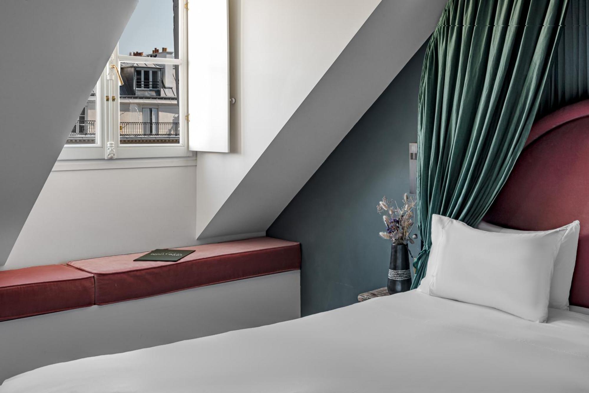 Junior Suite Parisian Eaves