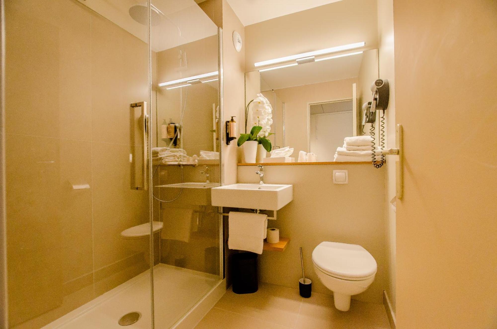 Comfort Twin Room 1 Room 2 Single Beds