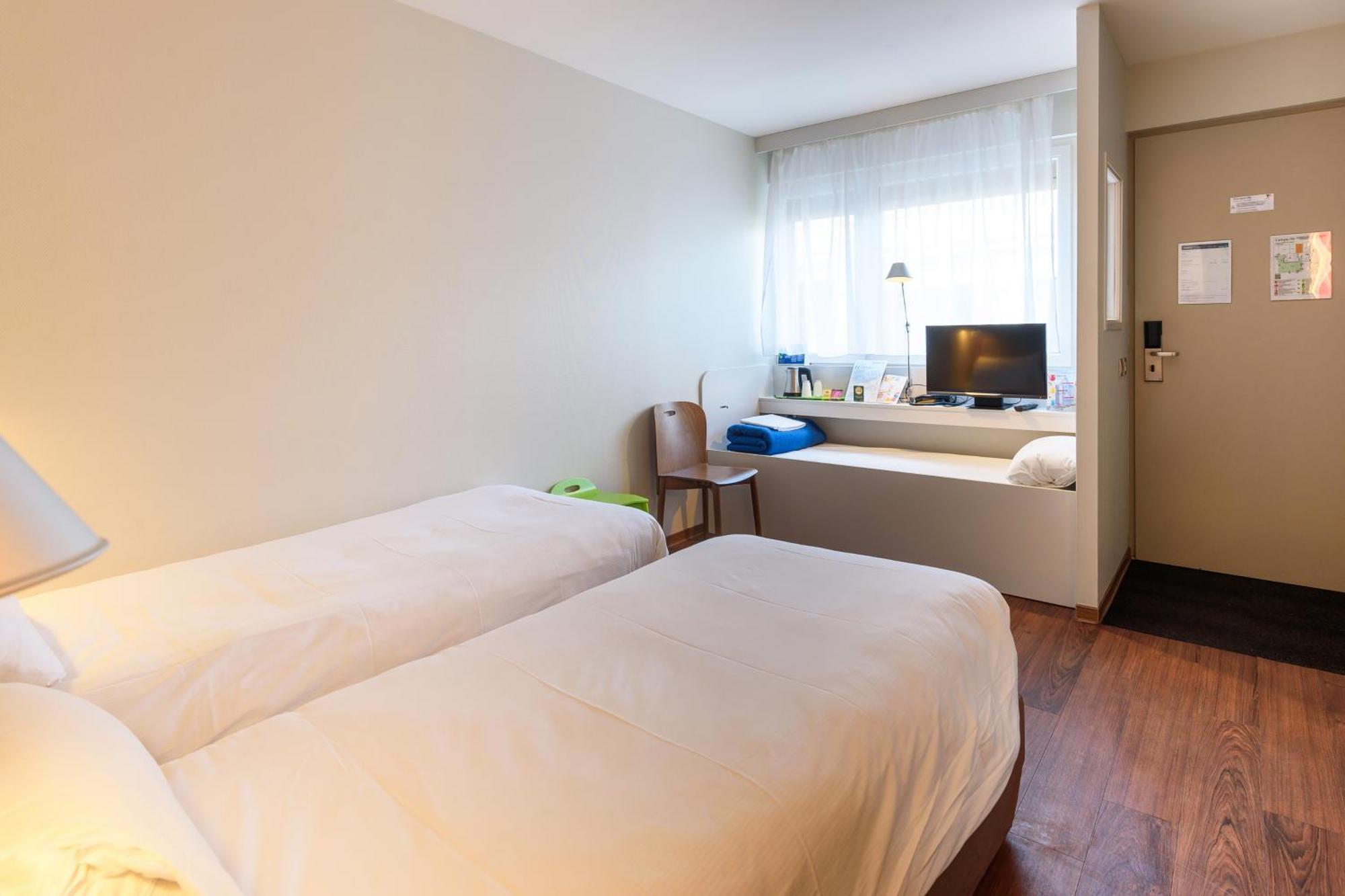 Standard Twin Room One Single Bed Up to Ten Years