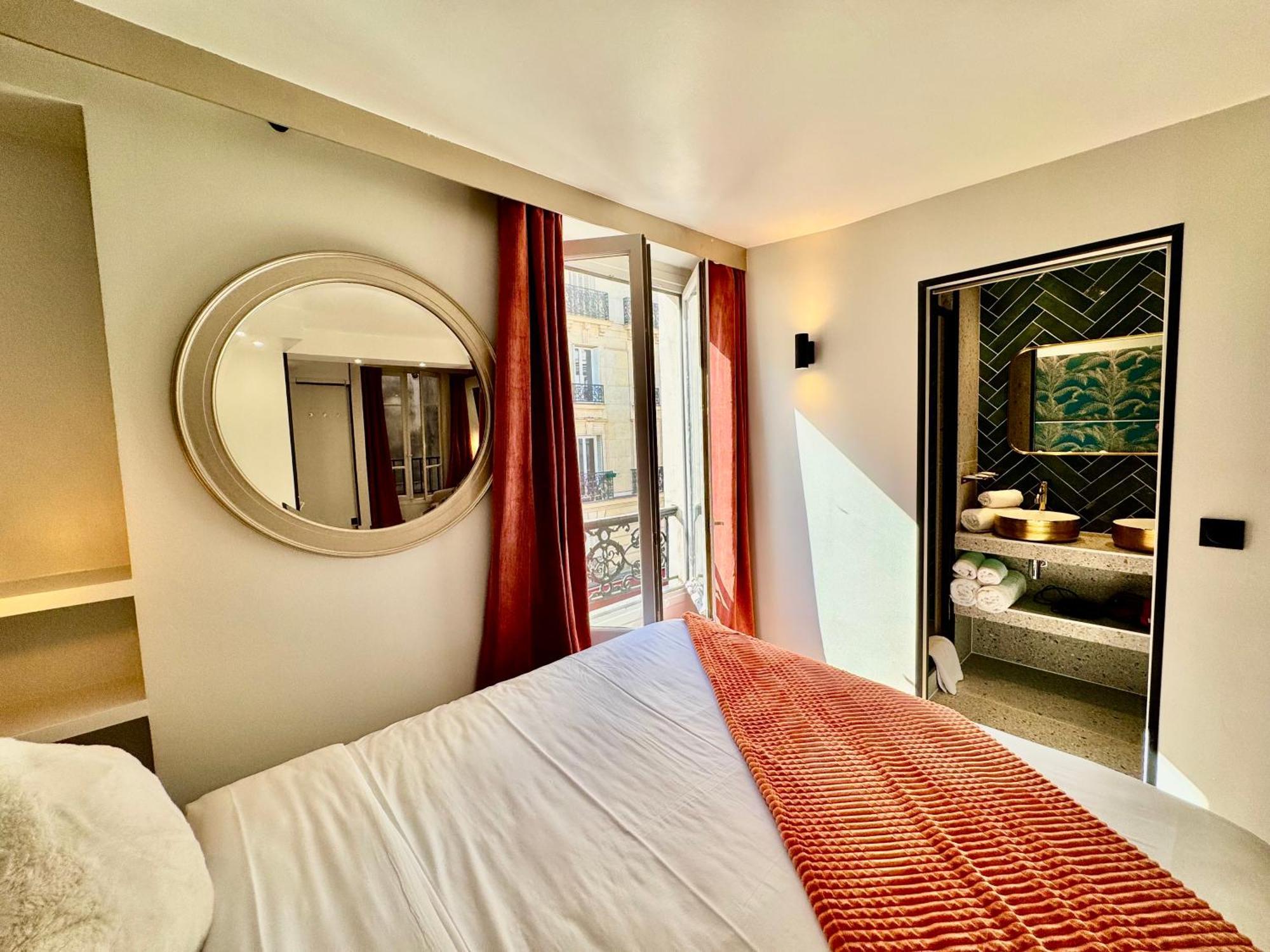 Room Gold Premium