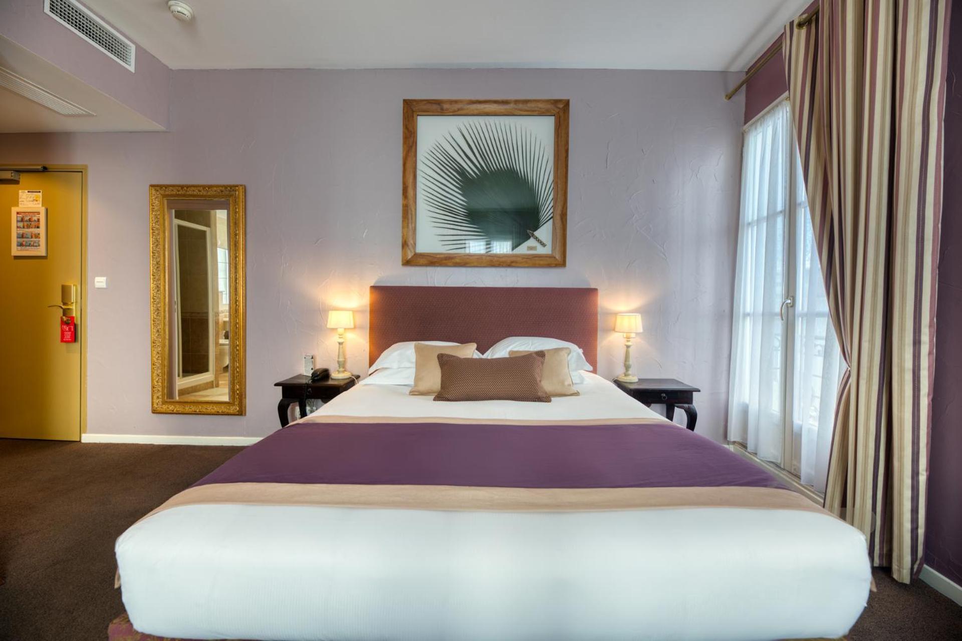 Deluxe Queen Room
