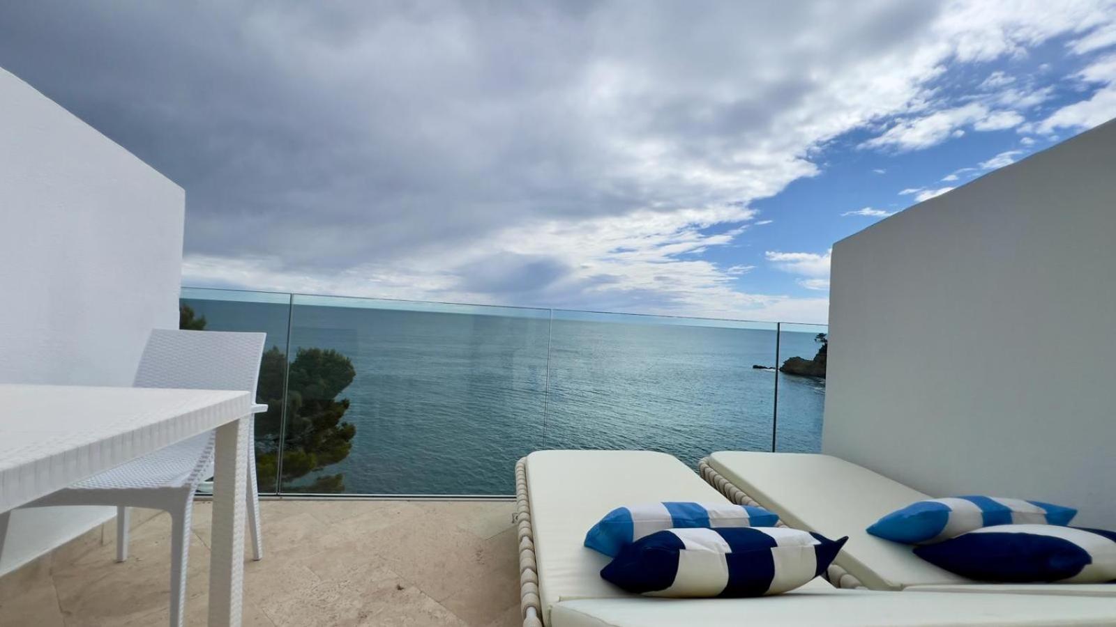 Double or Twin Room Terrace Sea View