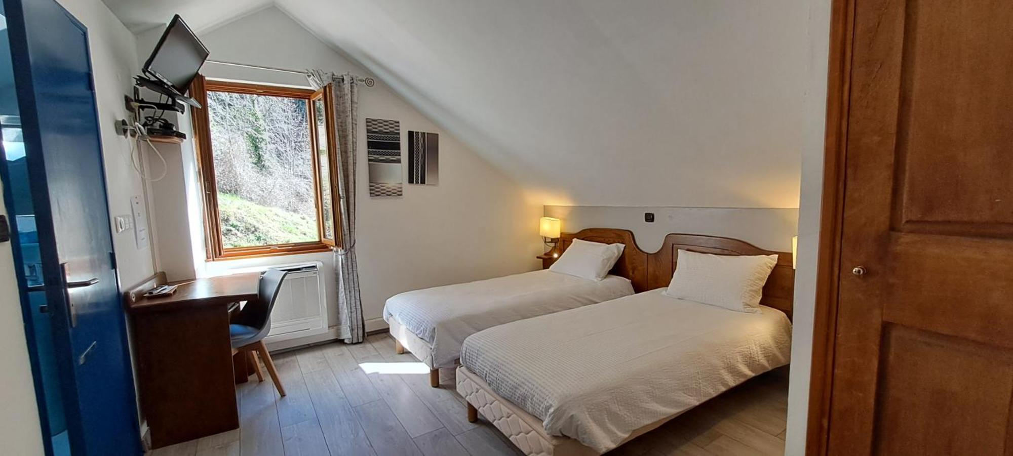 Twin Room Bath