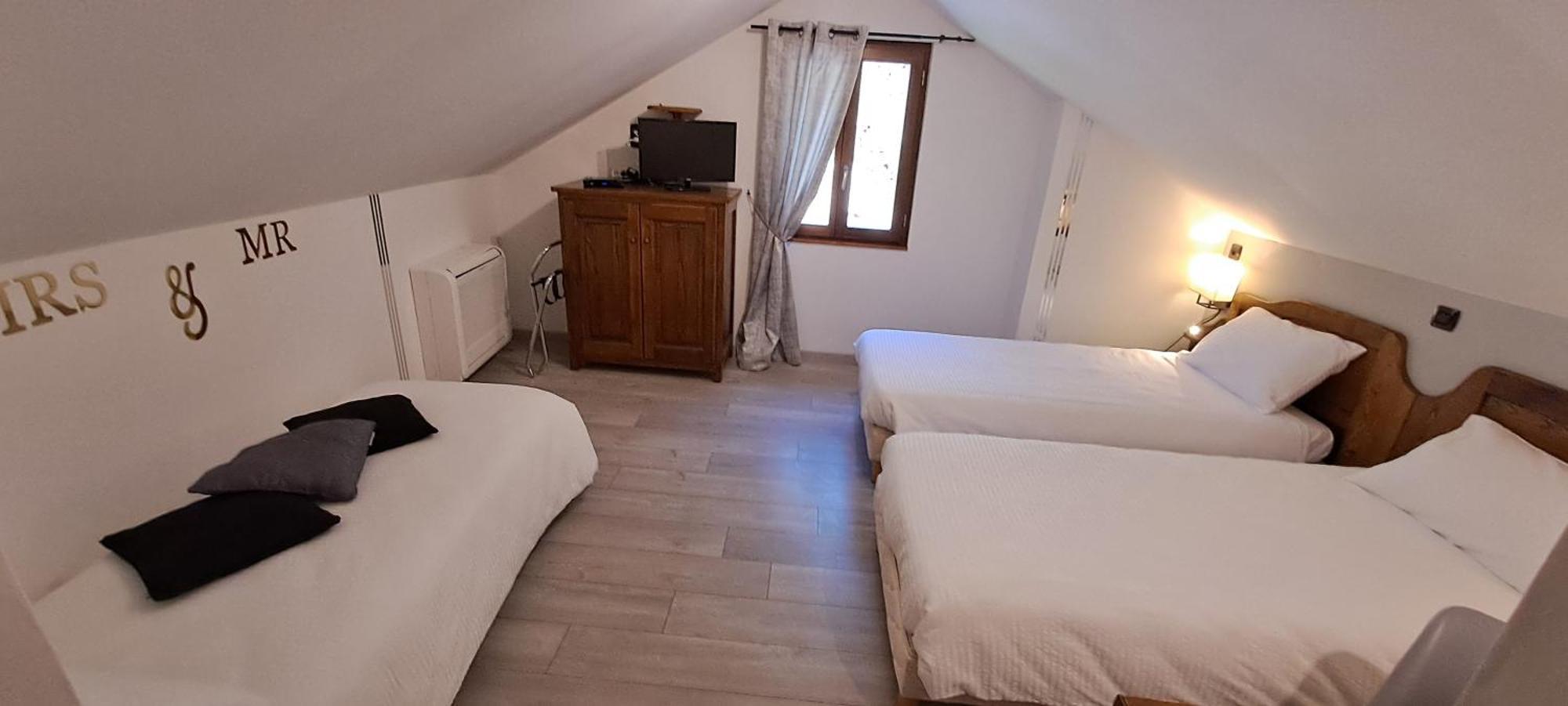 Twin Room Bath