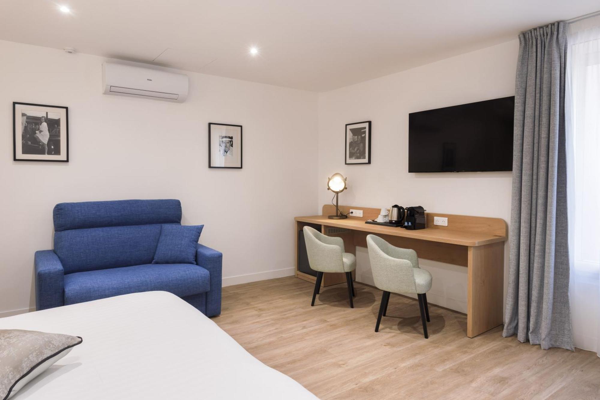 Deluxe Room One Queen One Single Bed Non-Smoking
