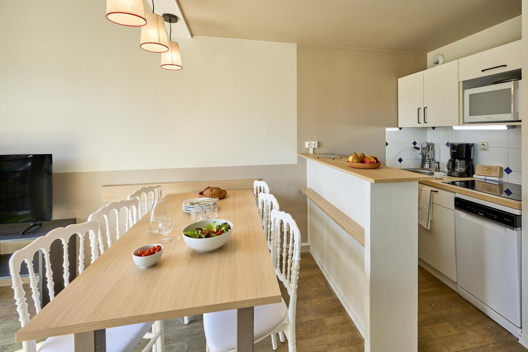 Superior One-Bedroom Duplex Apartment Sleeping Alcove Balcony