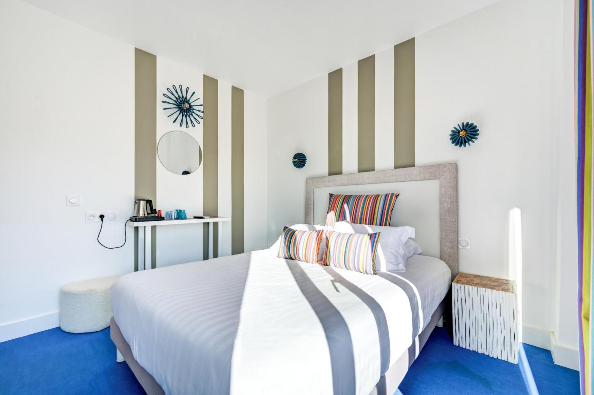 Confort Double Room Partial Seaview third floor no balcony
