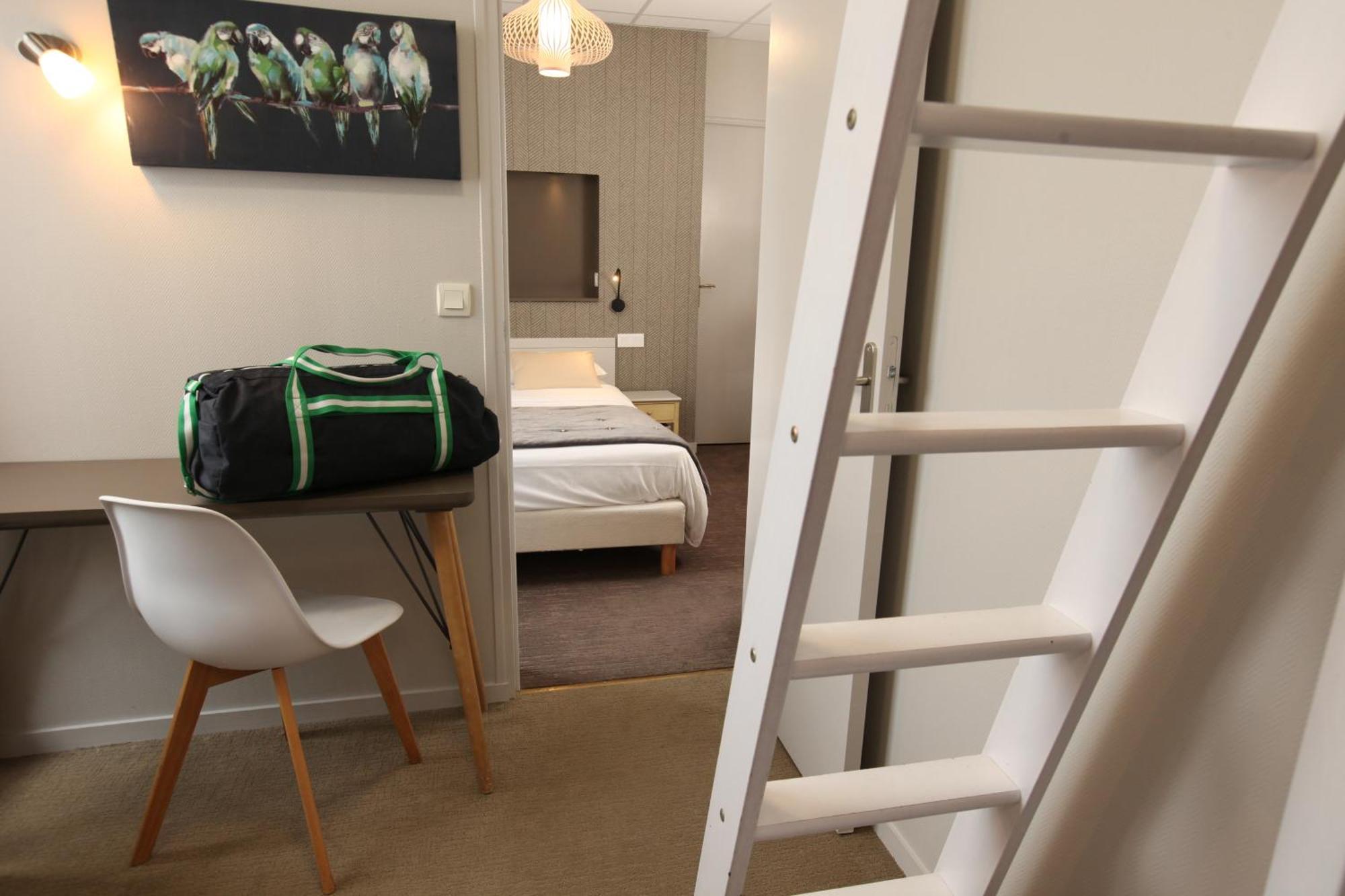 Quadruple Room Shower