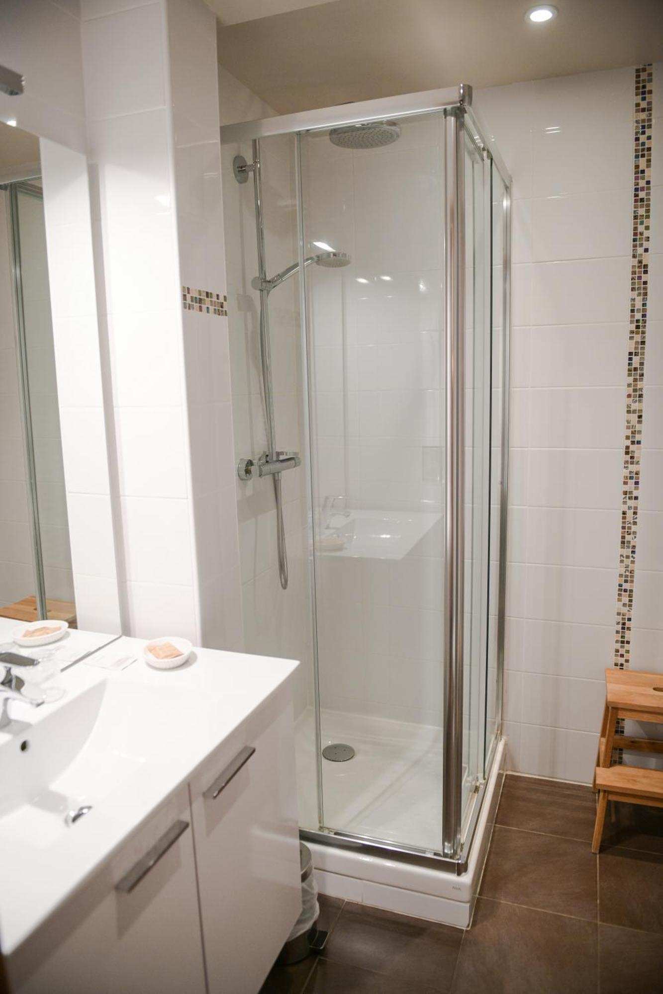 Twin Room Private External Bathroom