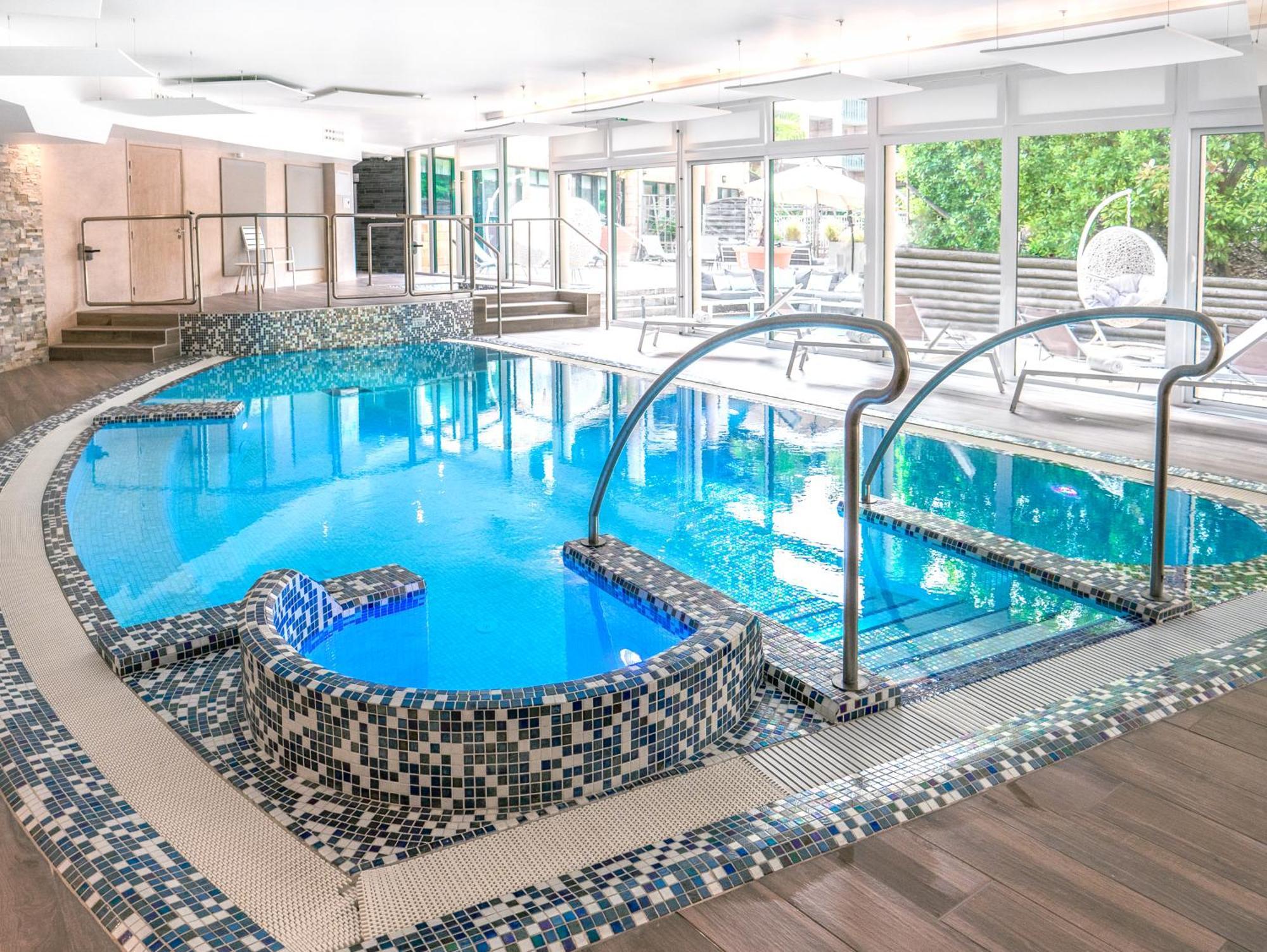 Double Room Pool View Spa Access