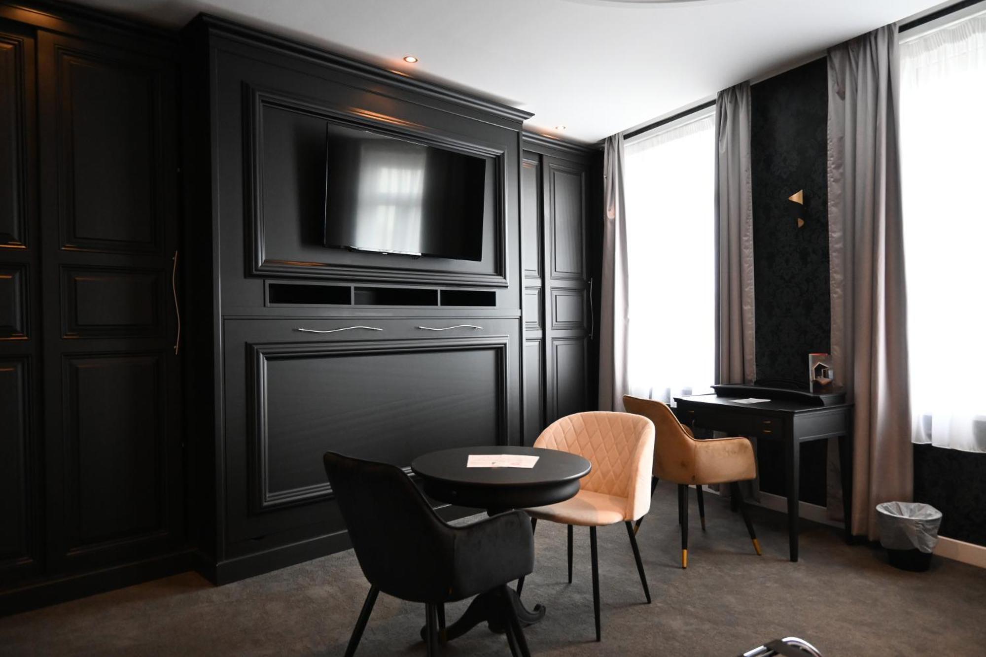 Suite Port View