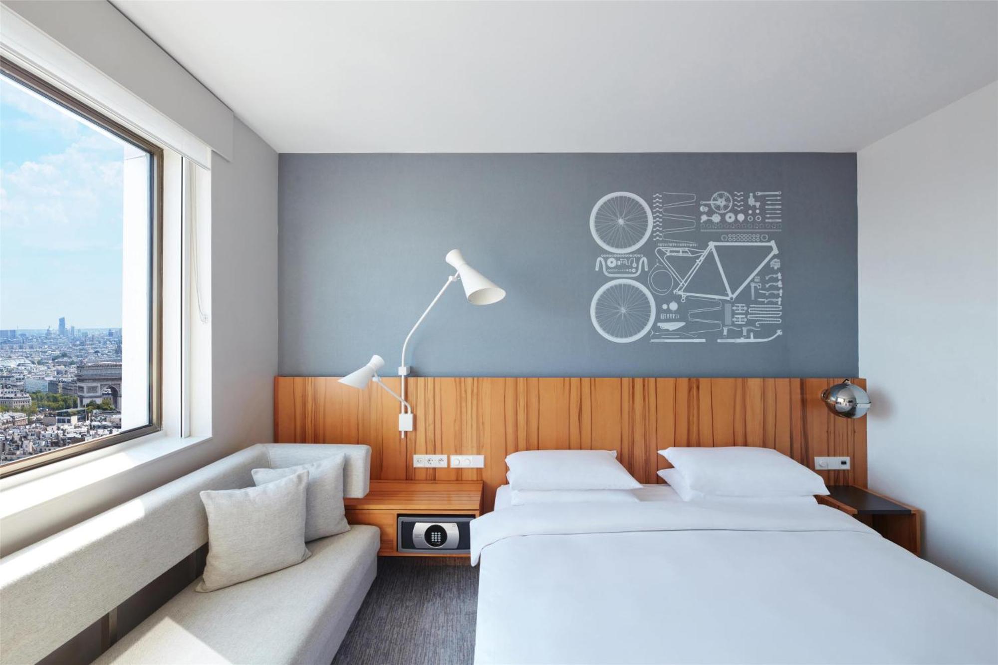 Deluxe King Room Montmartre View