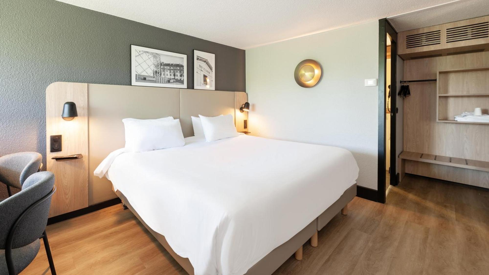Superior Room 1 King Bed