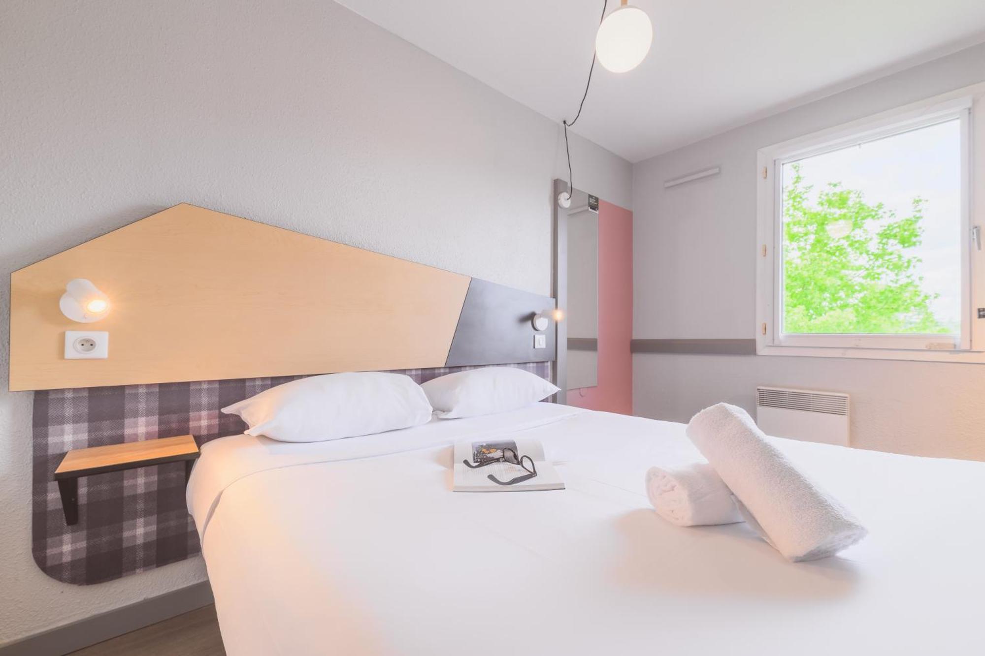 Two Adjacent Double Rooms non communicating