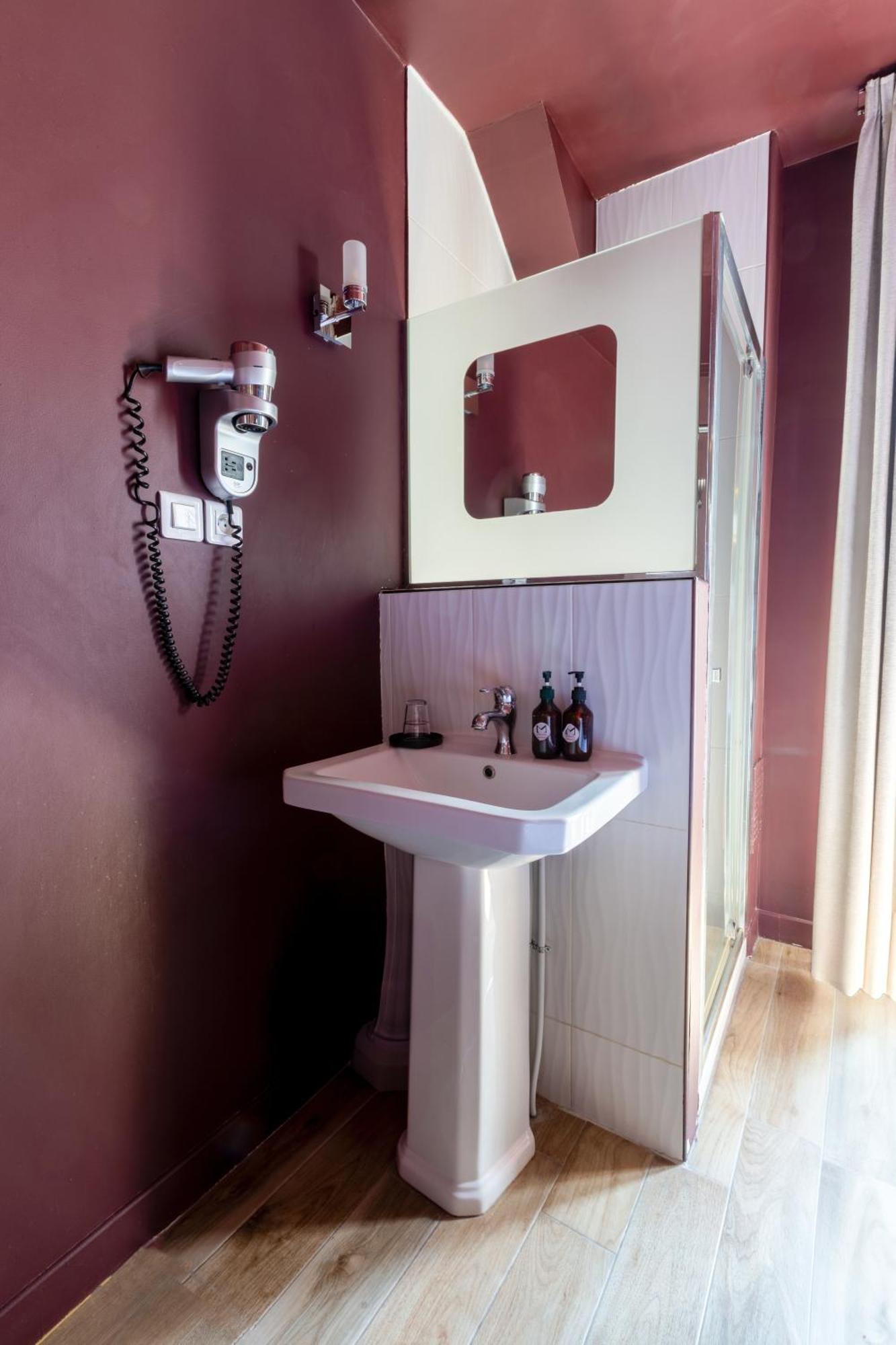 Single room WC on landing