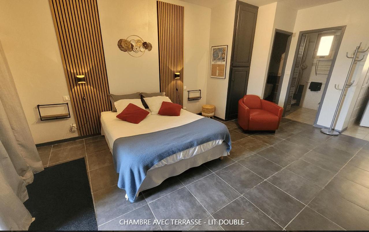 Double Room bed 140