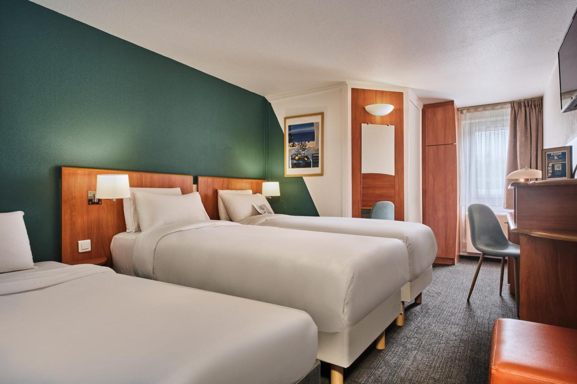 Triple Room 3 Single Beds
