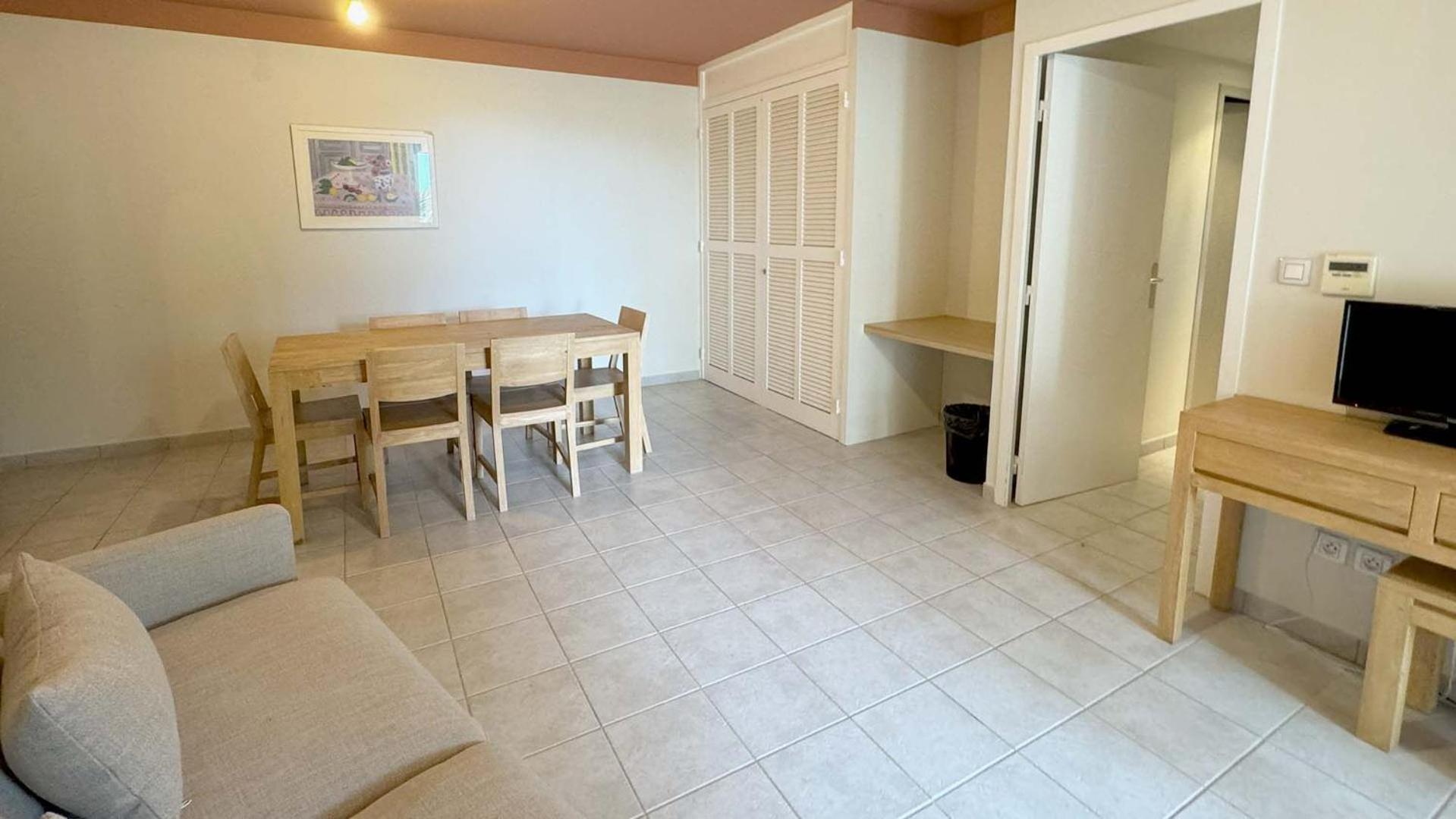 Family Room Private Bathroom