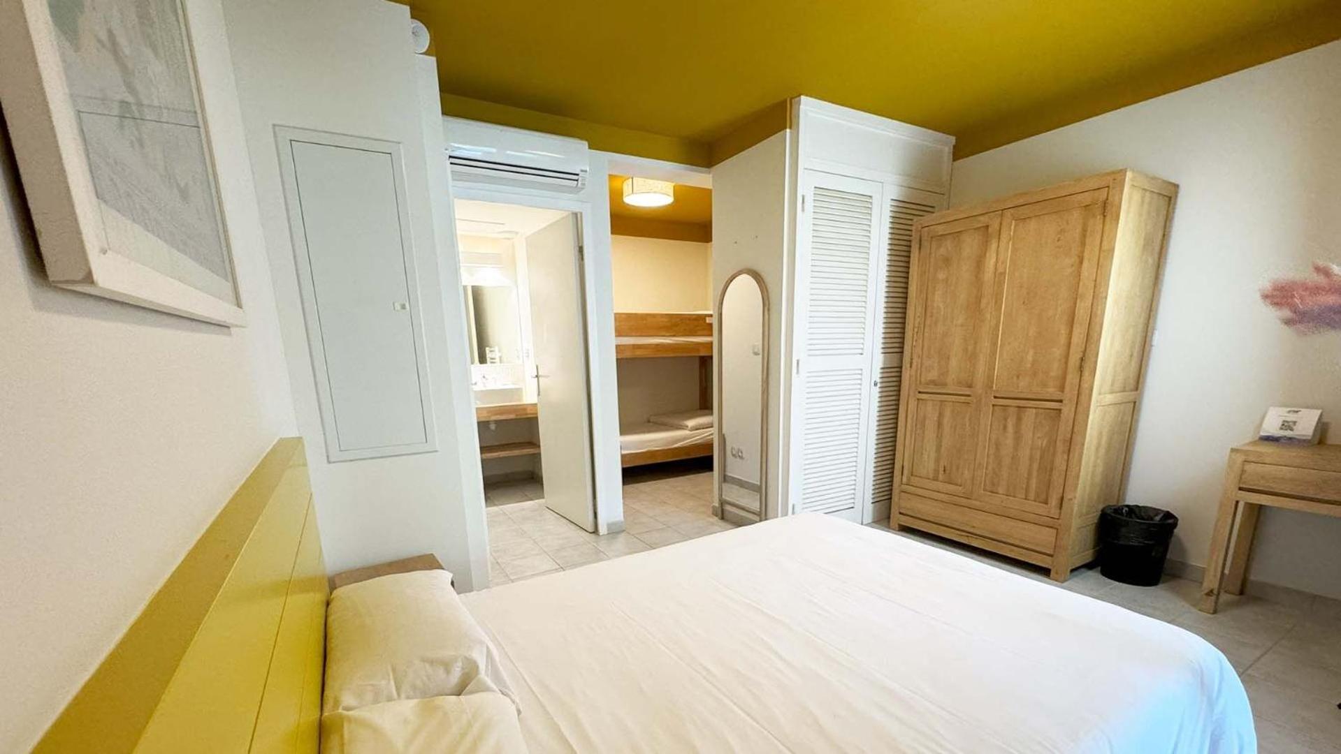 Family Room Private Bathroom