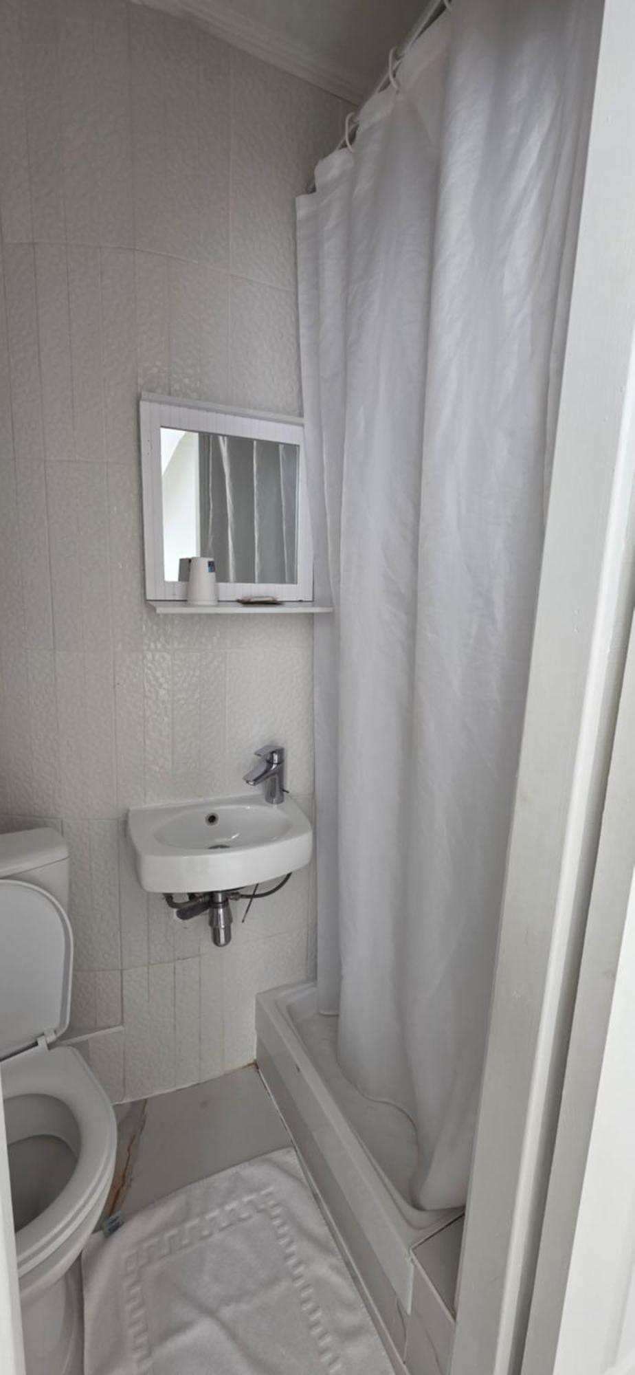 Single Room without lift