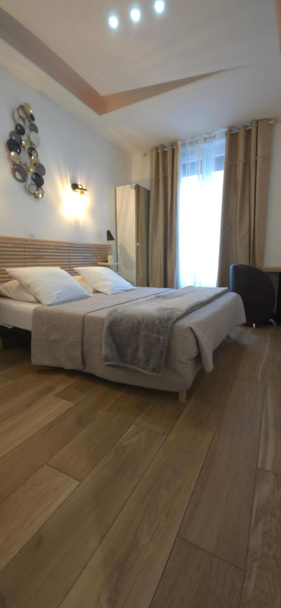 Double Room Bathtub without lift