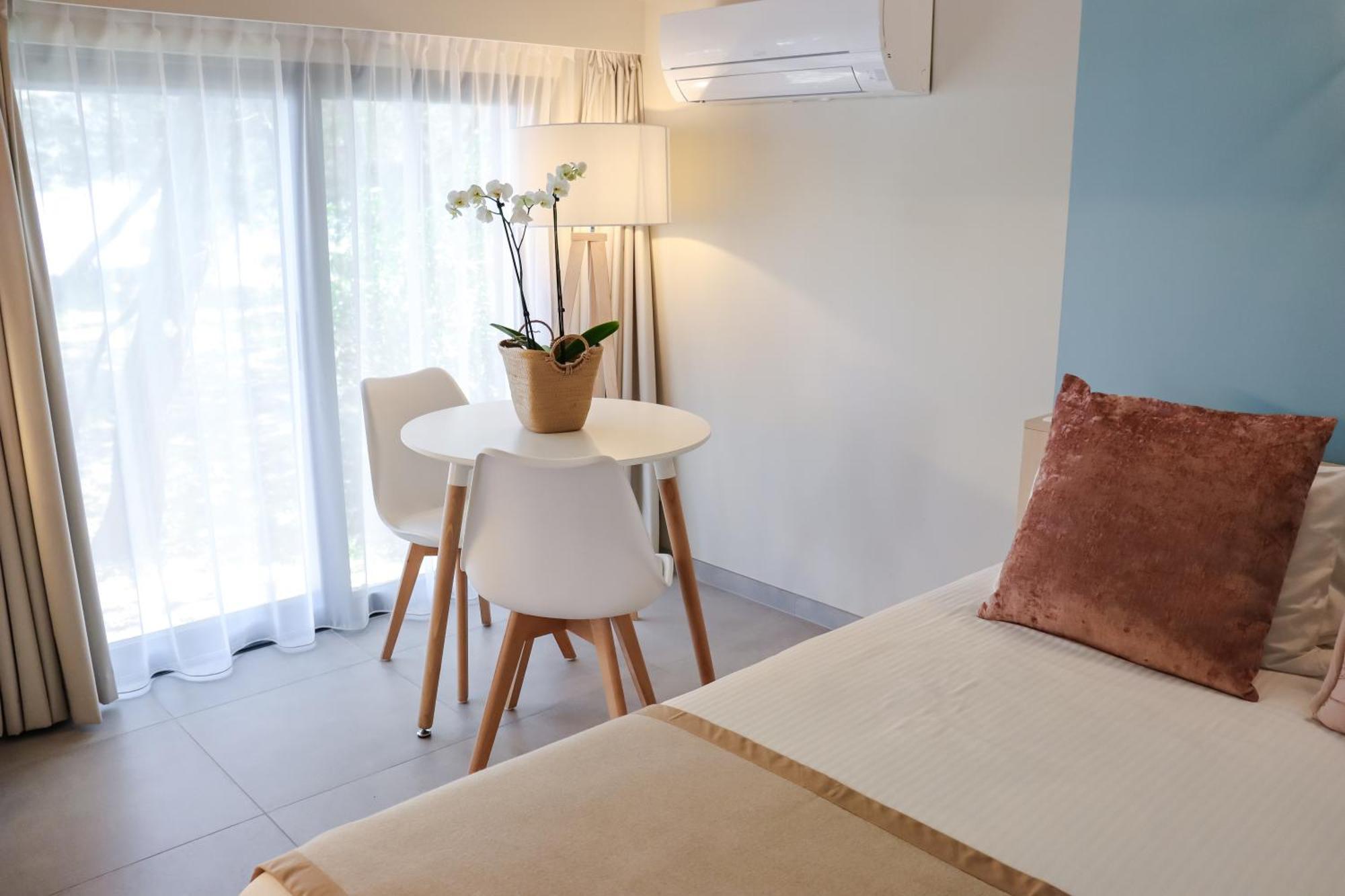 Superior Bungalow Renovated Sea Side