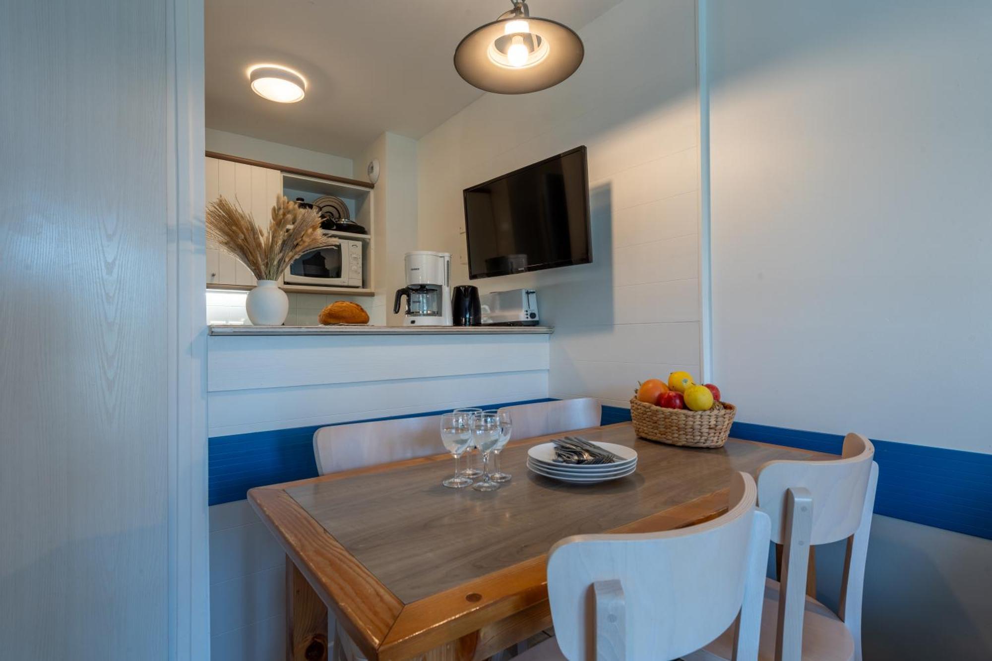 Studio Sleeping Alcove Terrace or Balcony Quartier La Place