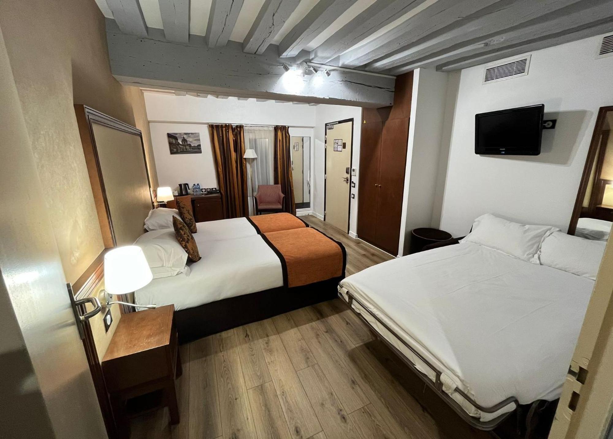 FAMILY Room Accessible to Persons Reduced Mobility Ground Floor Courtyard View