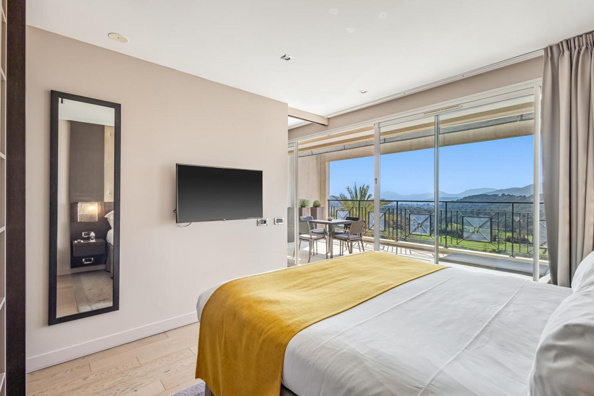 Top Floor Prestige Suite
