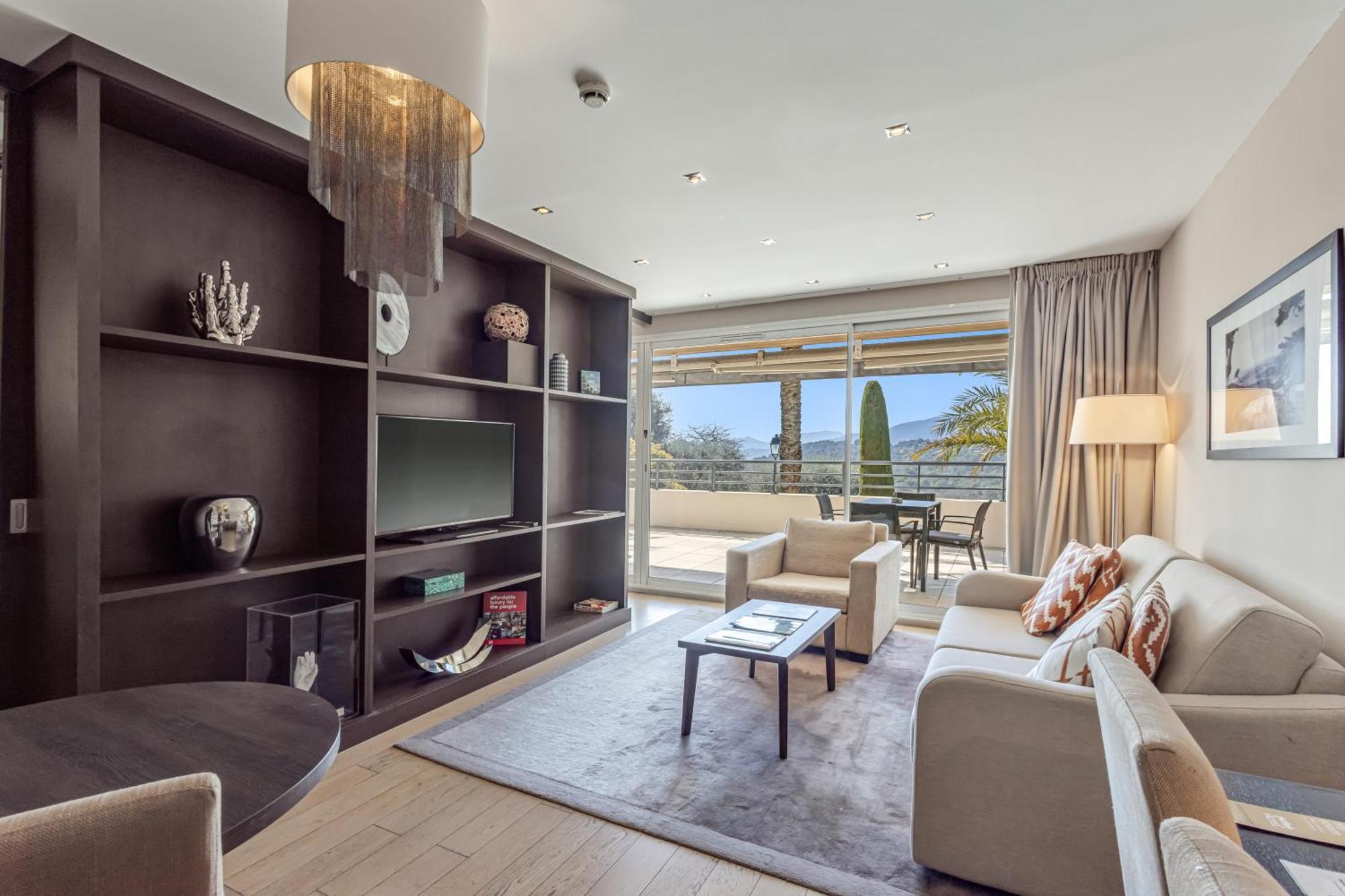 Deluxe Suite