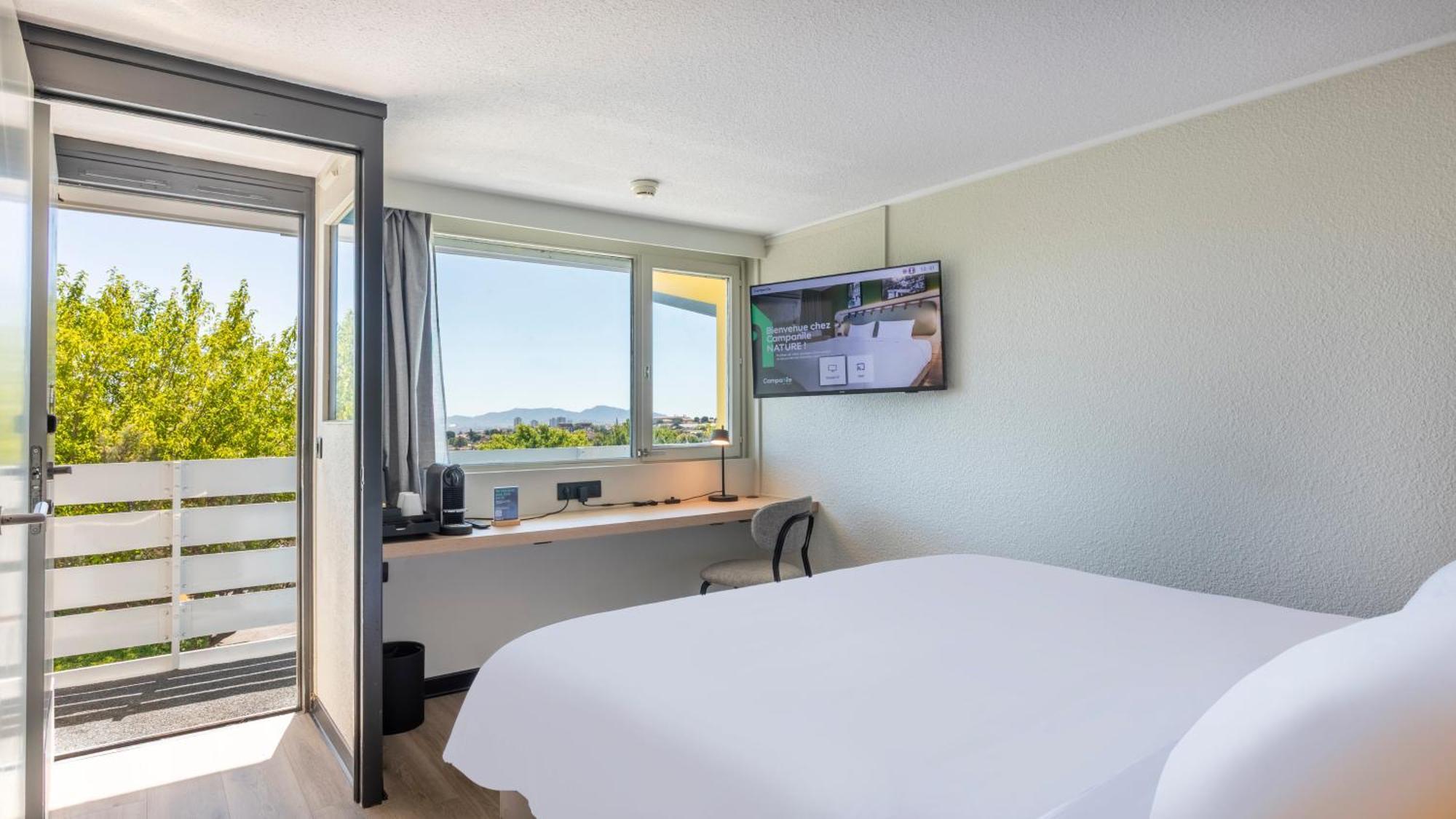 Superior Room 1 King Bed