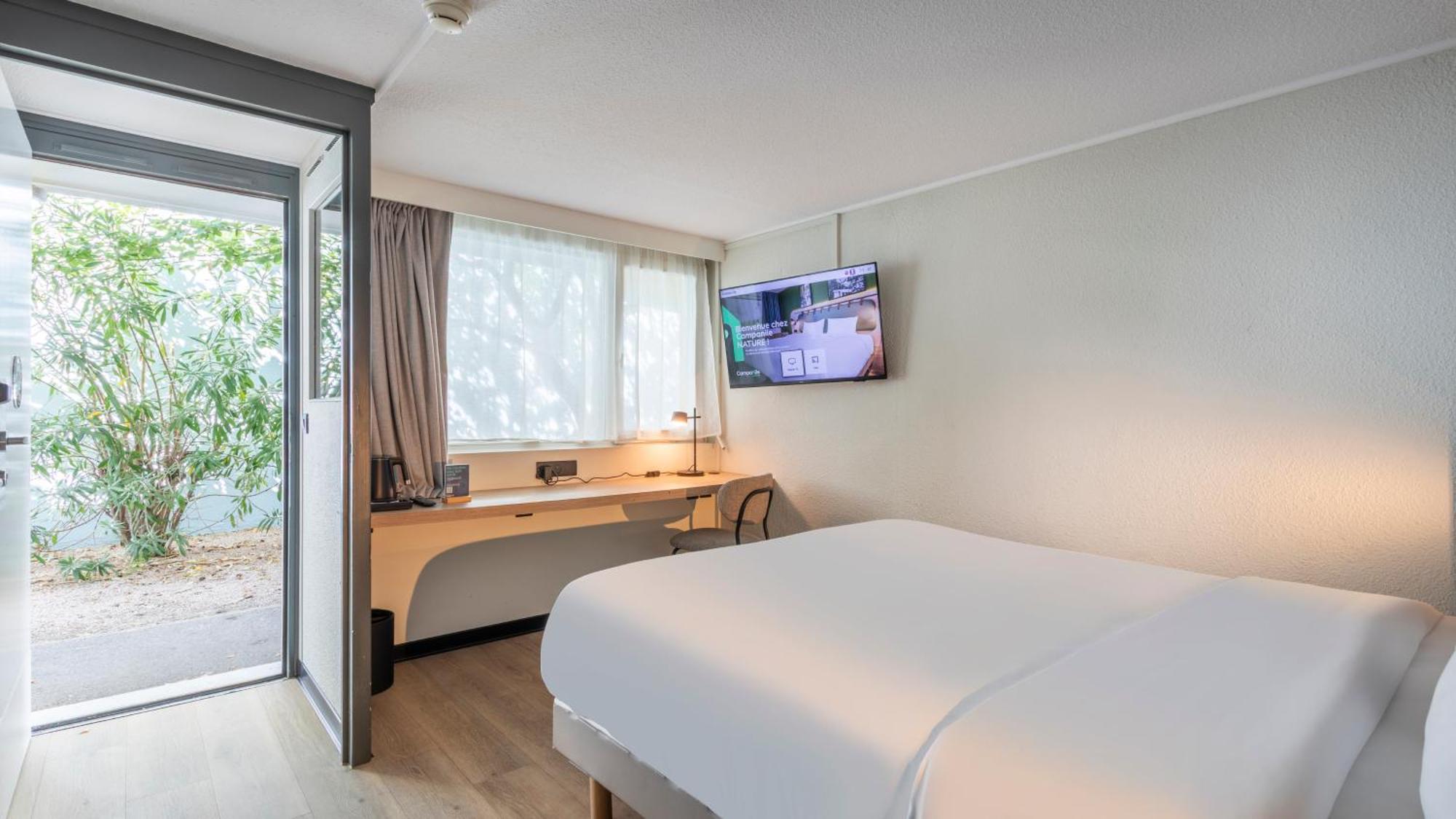 Standard Room 1 Queen Bed