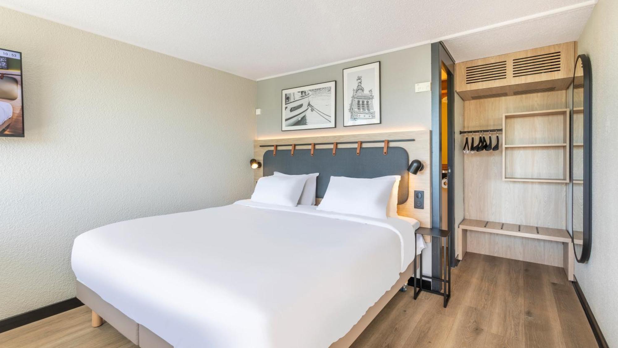 Superior Room 1 King Bed