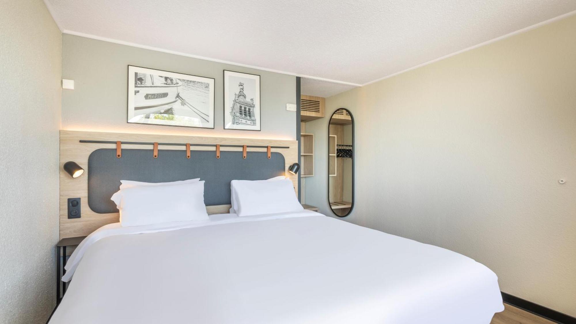 Superior Room 1 King Bed