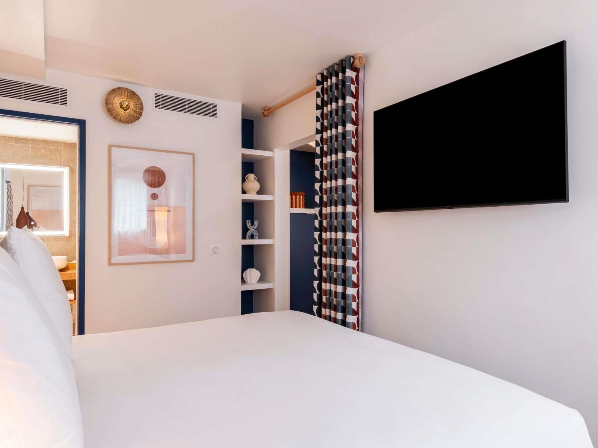 Junior Queen Suite Sofa Bed