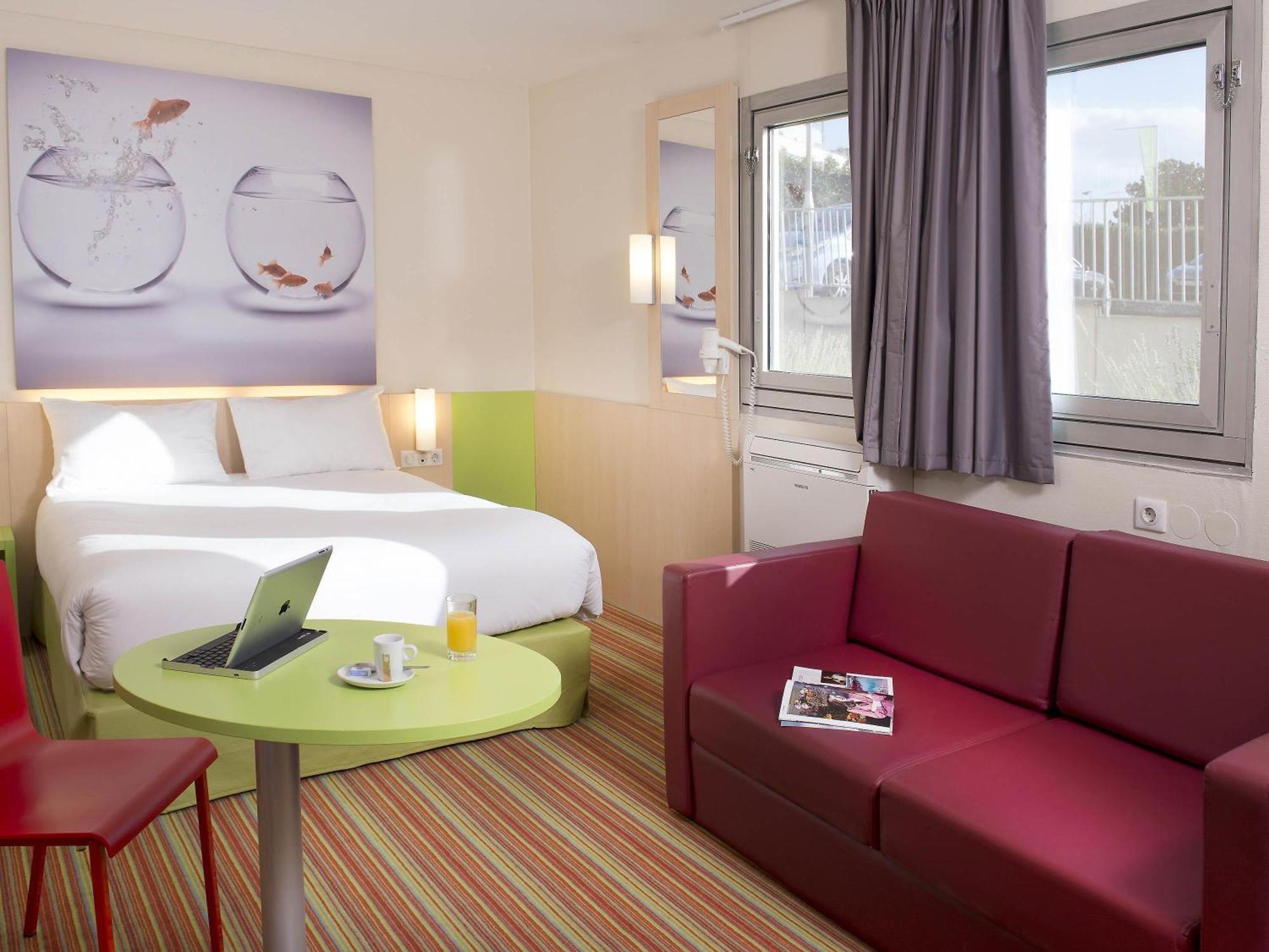 Standard Family Suite with One Double Bed and Twin Beds