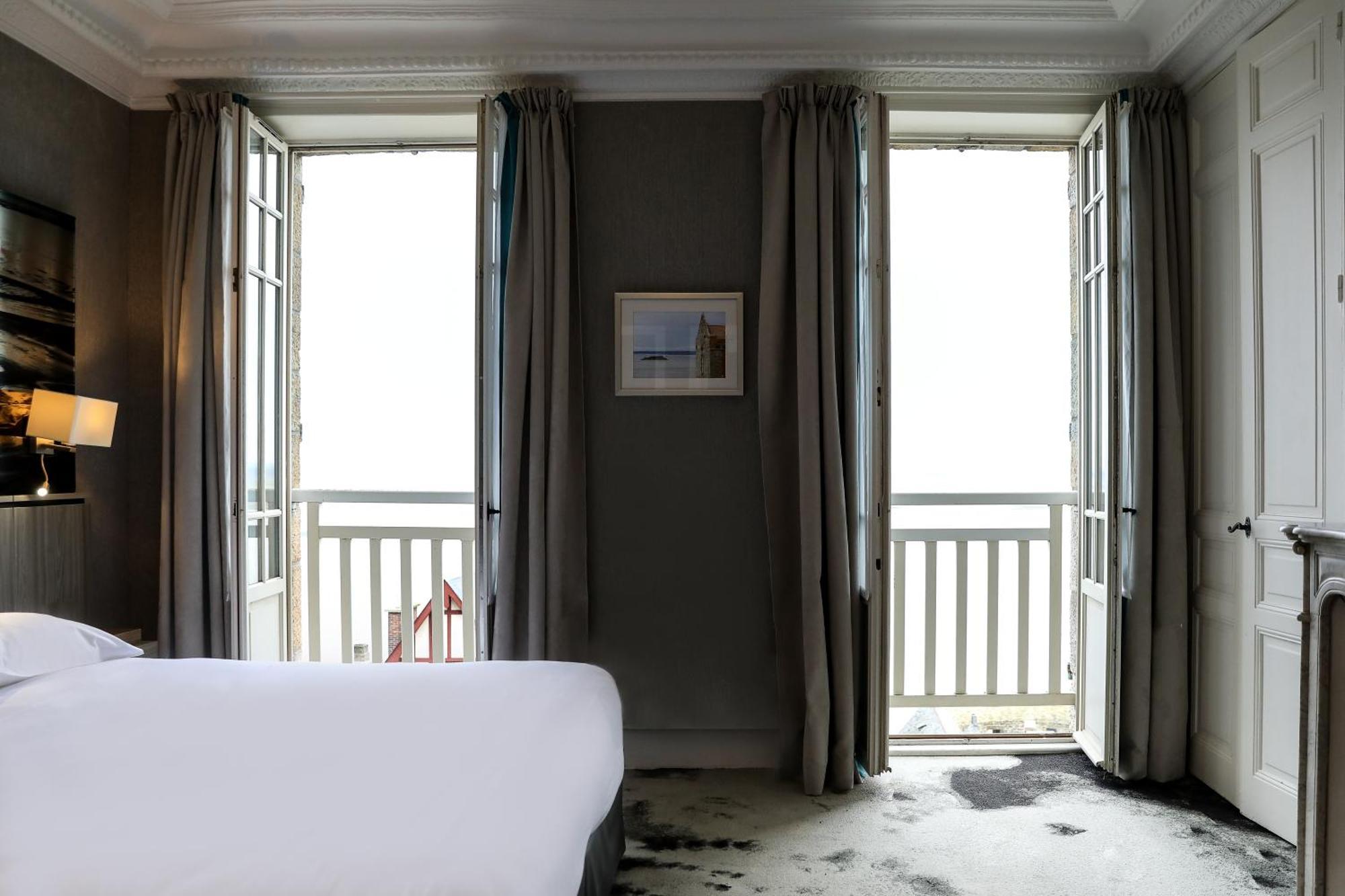 Double or Twin Room Bay Mont-Saint-Michel View Ermitage