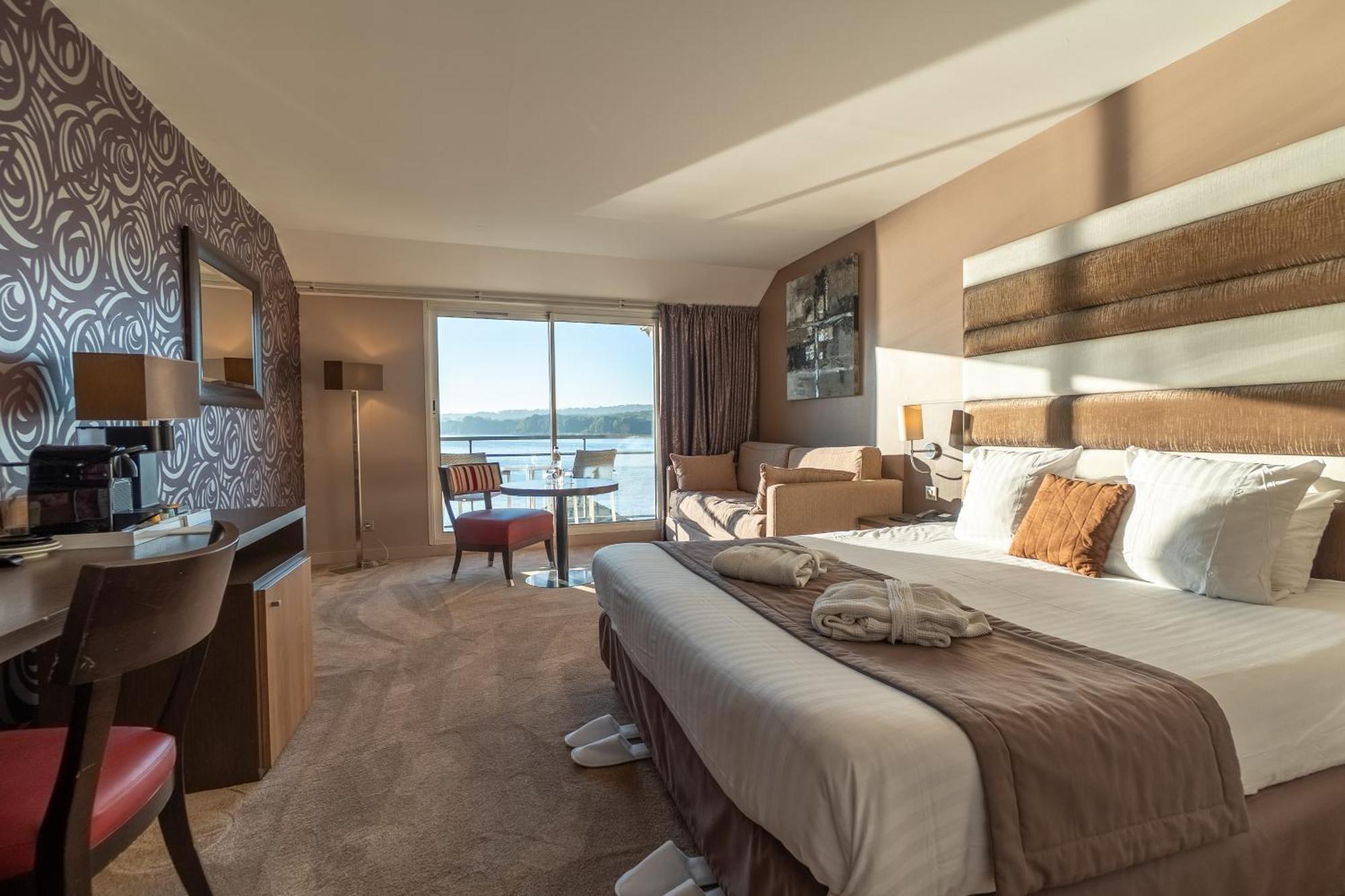 Deluxe Room Lake View