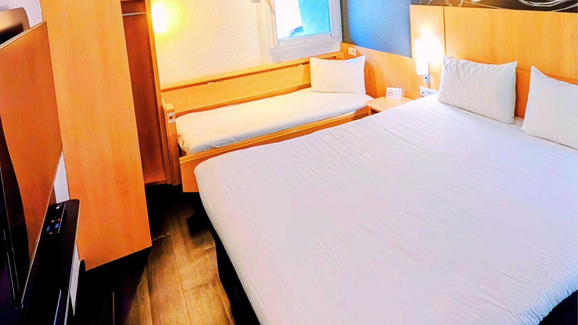 Standard Room 1 Double 1 Single Bed